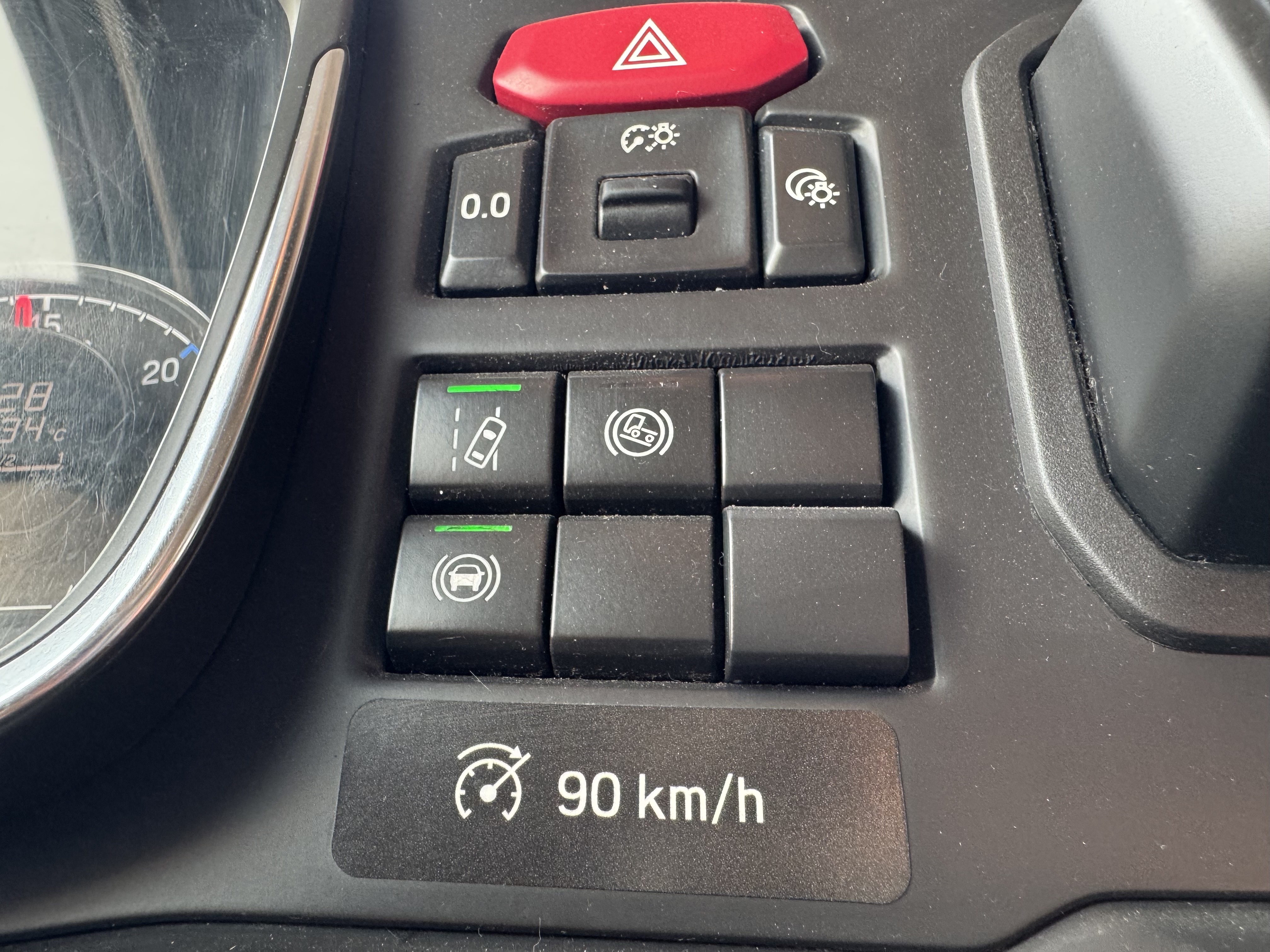 PMT-002-Scania-R410-Trailer-trucks-inspection-Cabin-Electronic-instrument-board-2