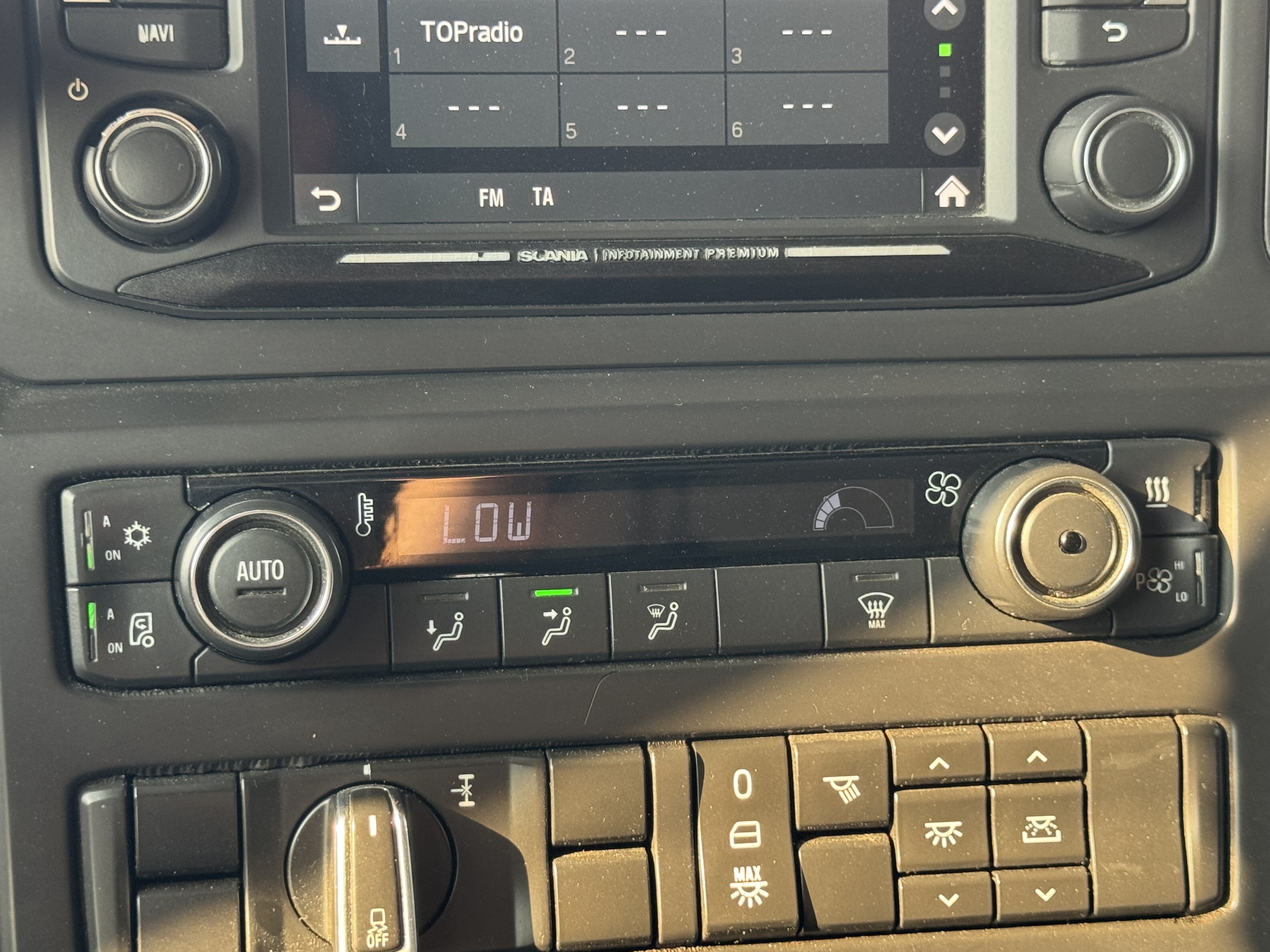 PMT-002-Scania-R410-Trailer-trucks-inspection-Air-conditioning-A/C-control-panel-2