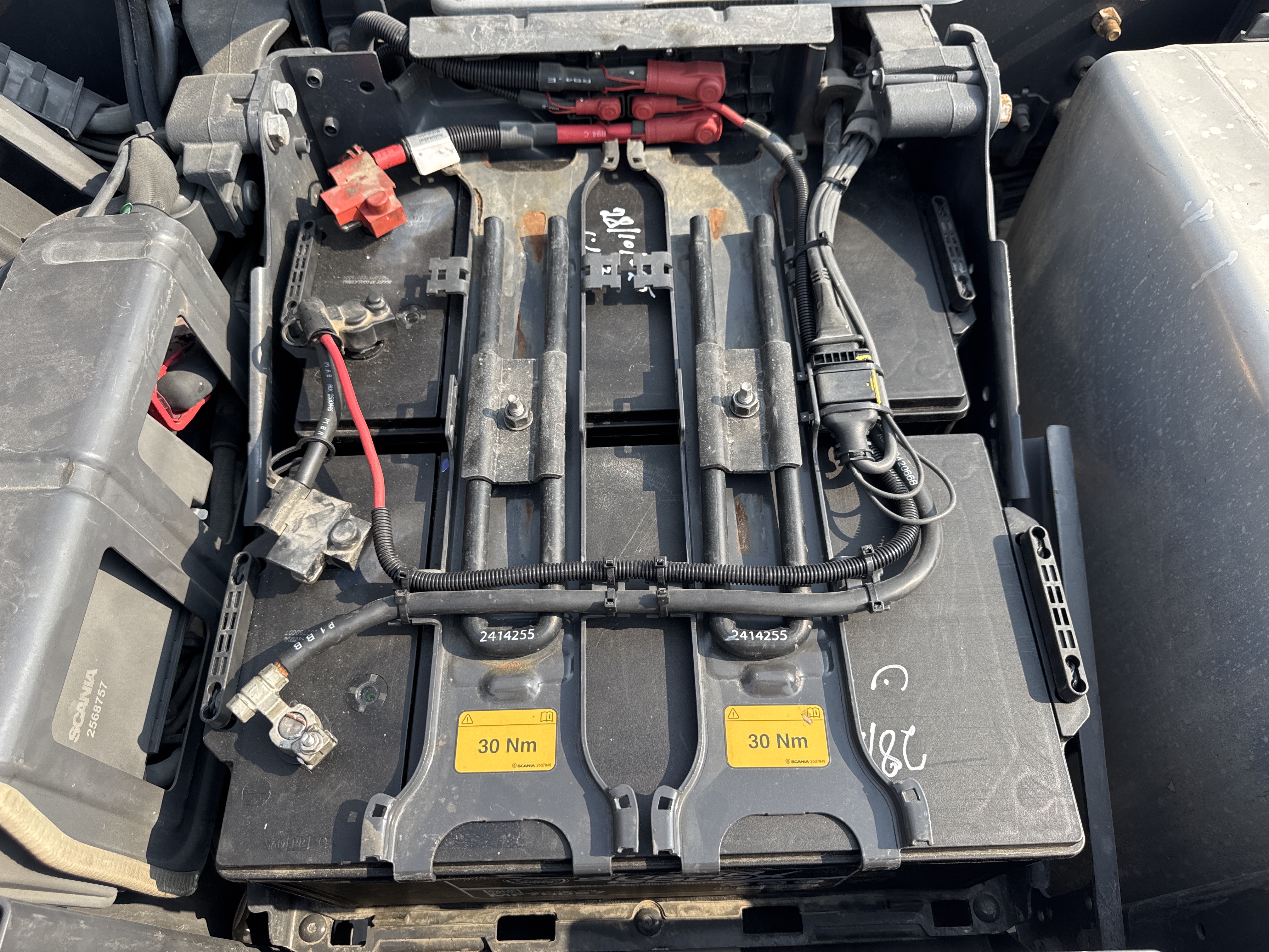 PMT-002-Scania-R410-Trailer-trucks-inspection-Electronic-Battery-2