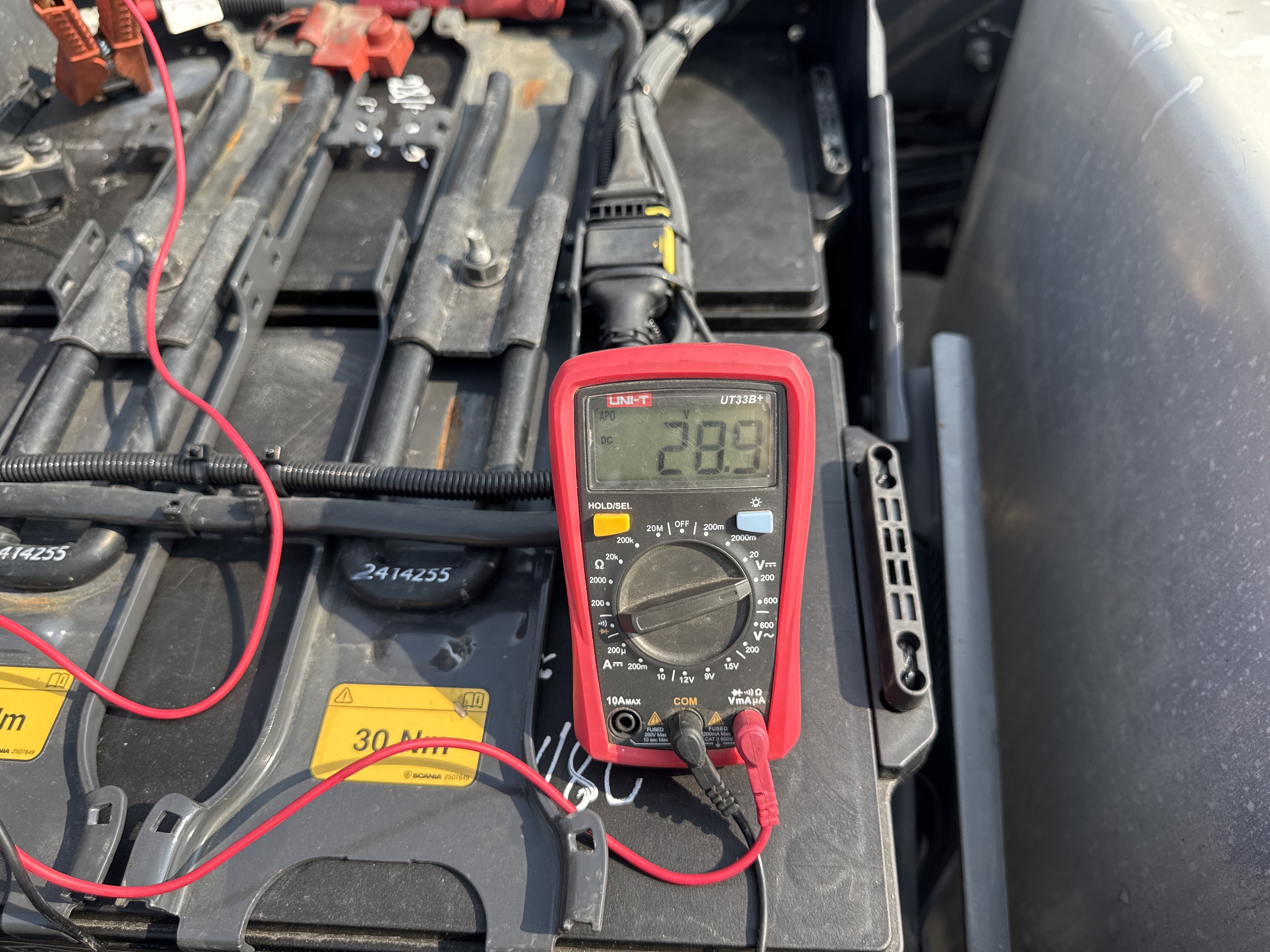 PMT-002-Scania-R410-Trailer-trucks-inspection-Electronic-Battery-2