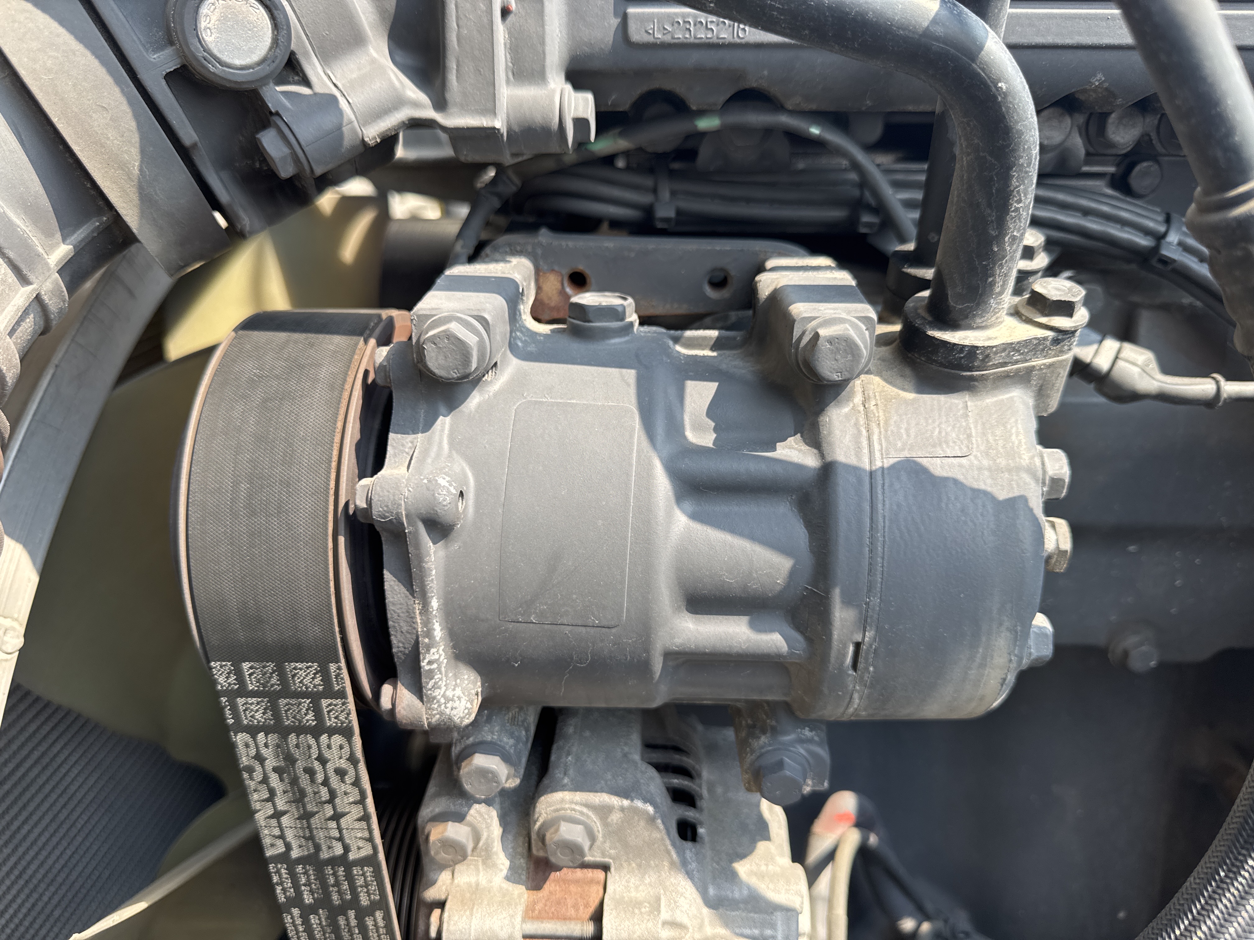 PMT-002-Scania-R410-Trailer-trucks-inspection-Air-conditioning-A/C-compressor-2
