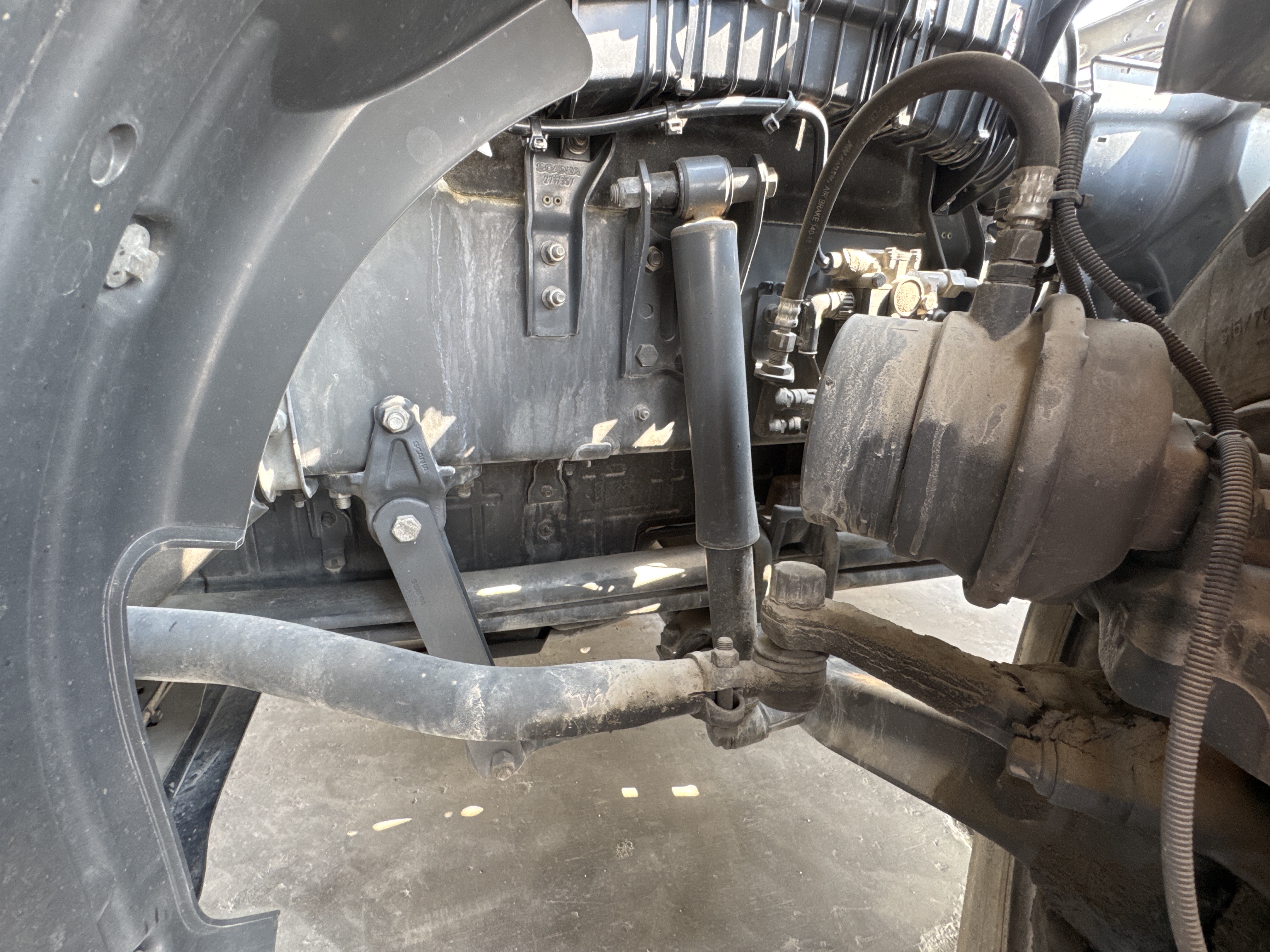 PMT-002-Scania-R410-Trailer-trucks-inspection-Chassis-Front-suspension-2
