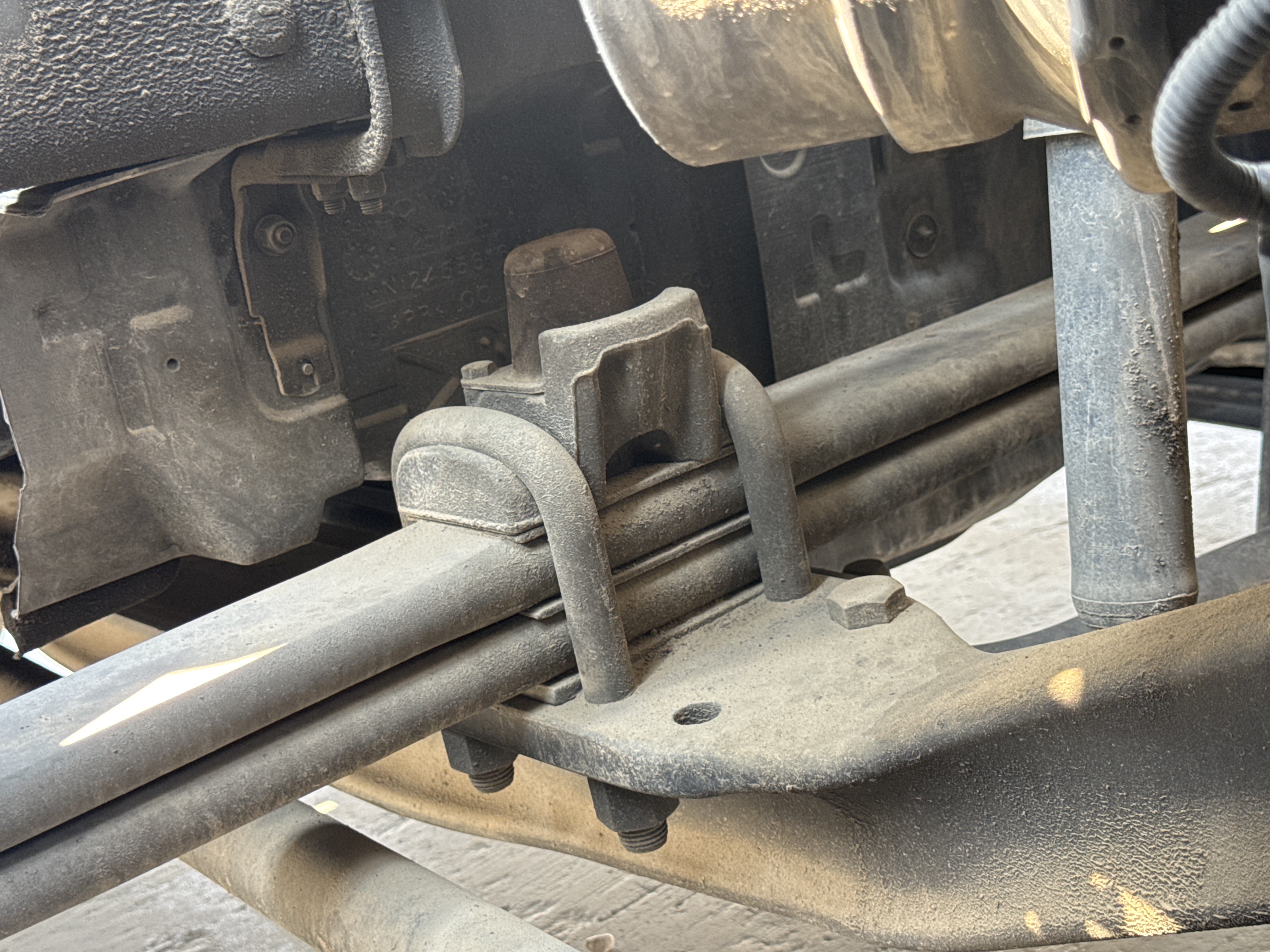 PMT-002-Scania-R410-Trailer-trucks-inspection-Chassis-Front-suspension-2