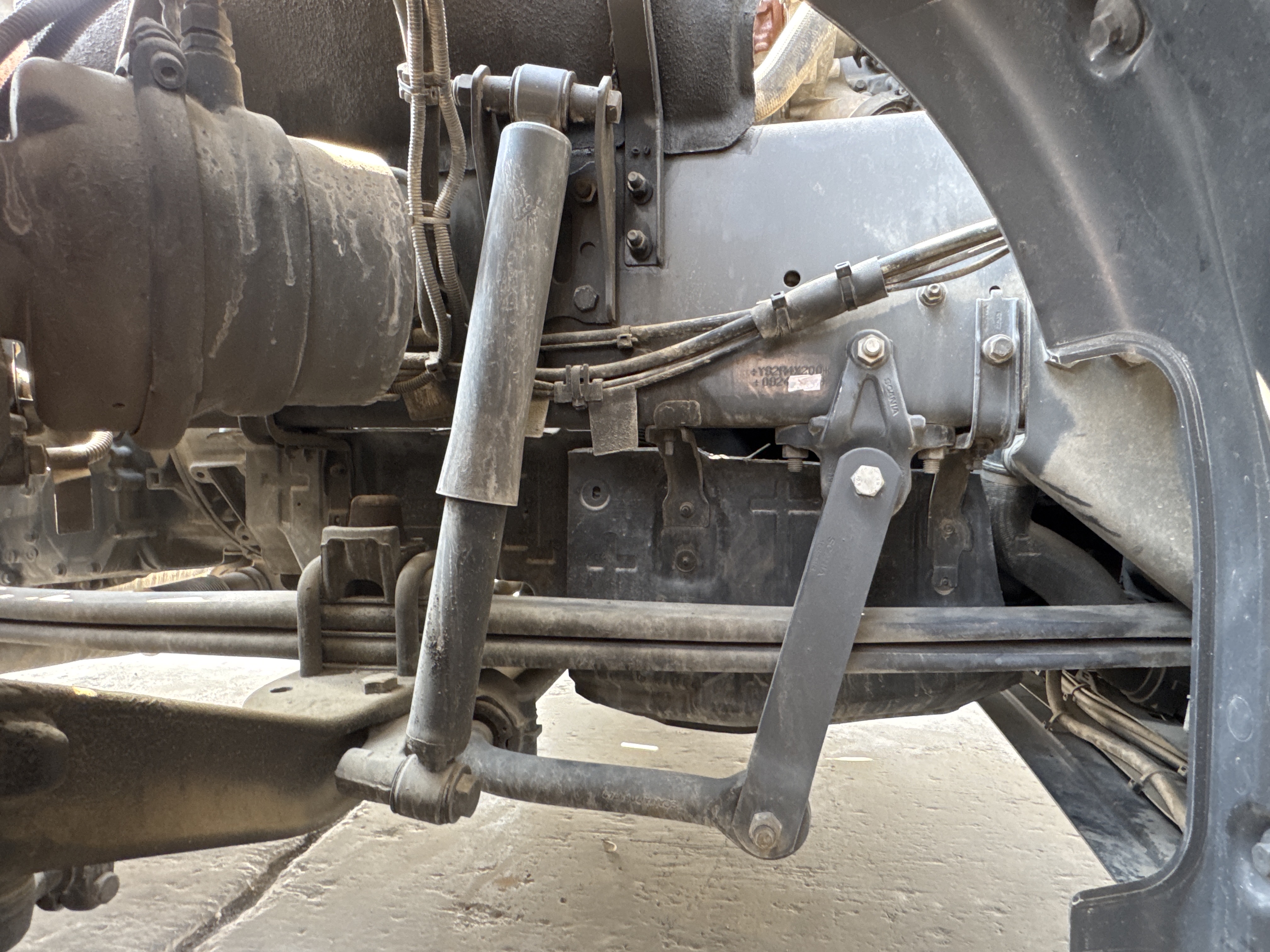 PMT-002-Scania-R410-Trailer-trucks-inspection-Chassis-Front-suspension-2