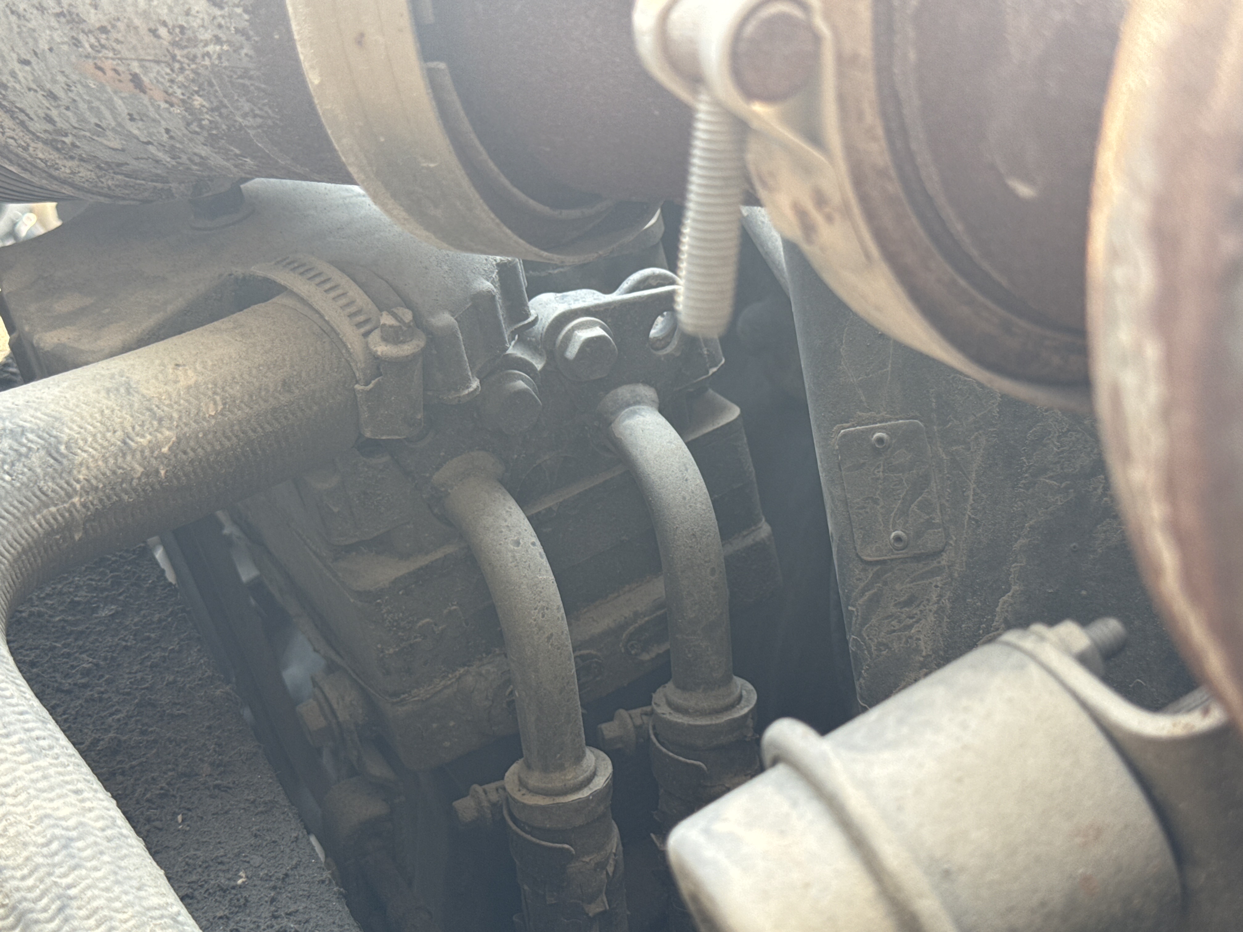 PMT-002-Scania-R410-Trailer-trucks-inspection-Pneumatics-Air-compressor-2