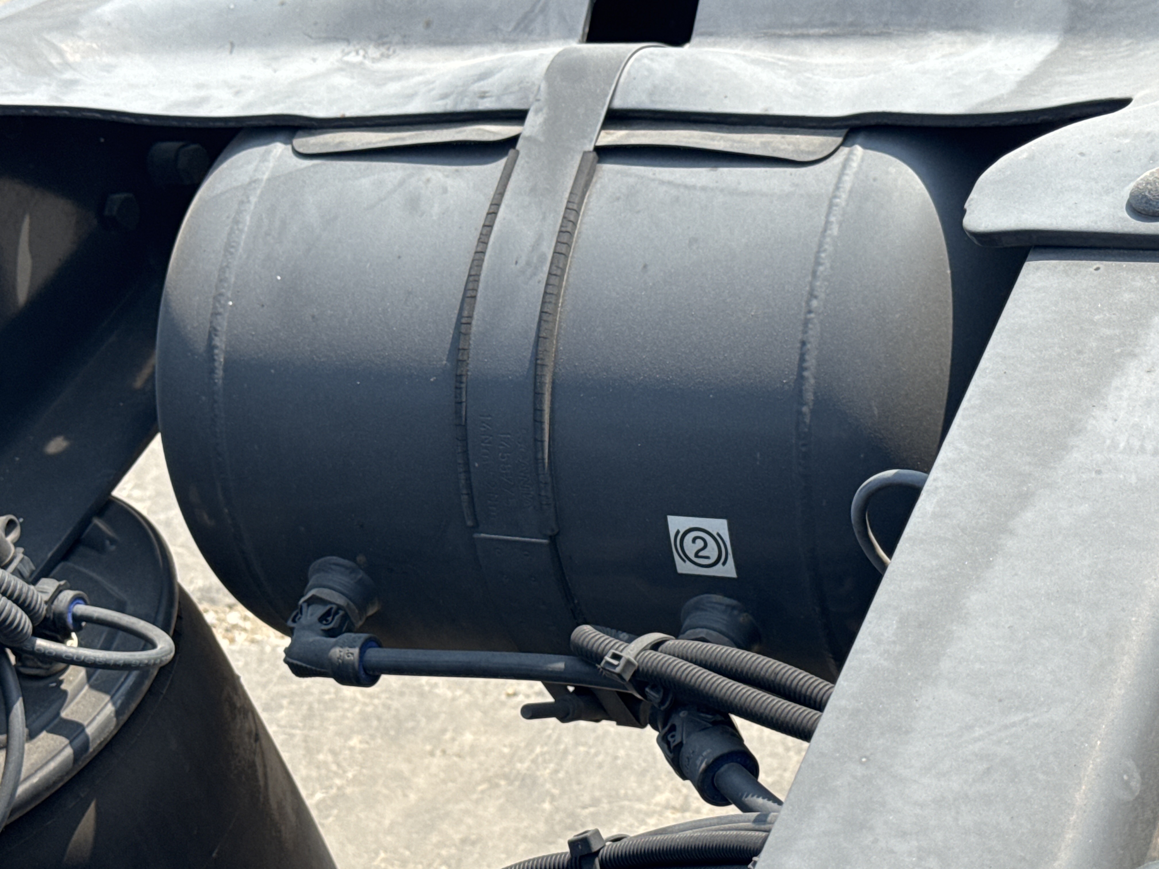 PMT-002-Scania-R410-Trailer-trucks-inspection-Pneumatics-Air-reservoir-tank-2