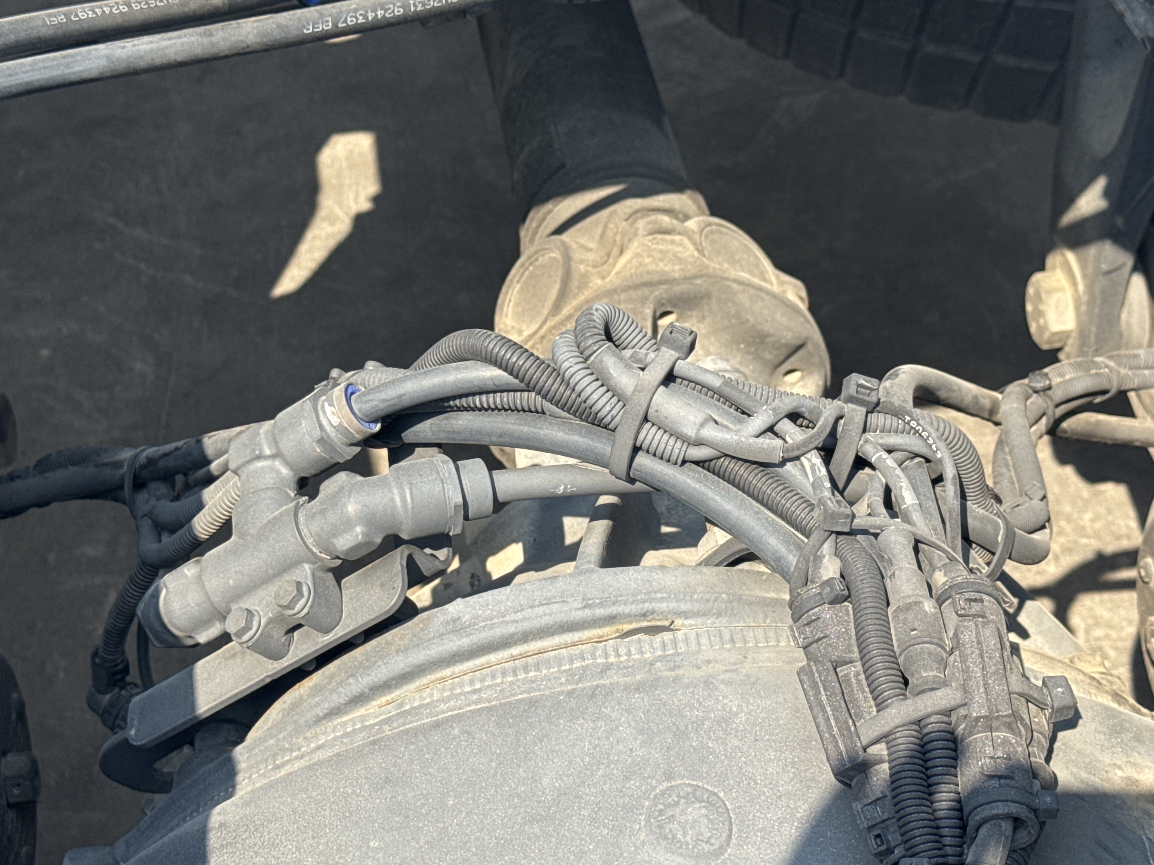 PMT-002-Scania-R410-Trailer-trucks-inspection-Pneumatics-Air-lines-and-hoses-2