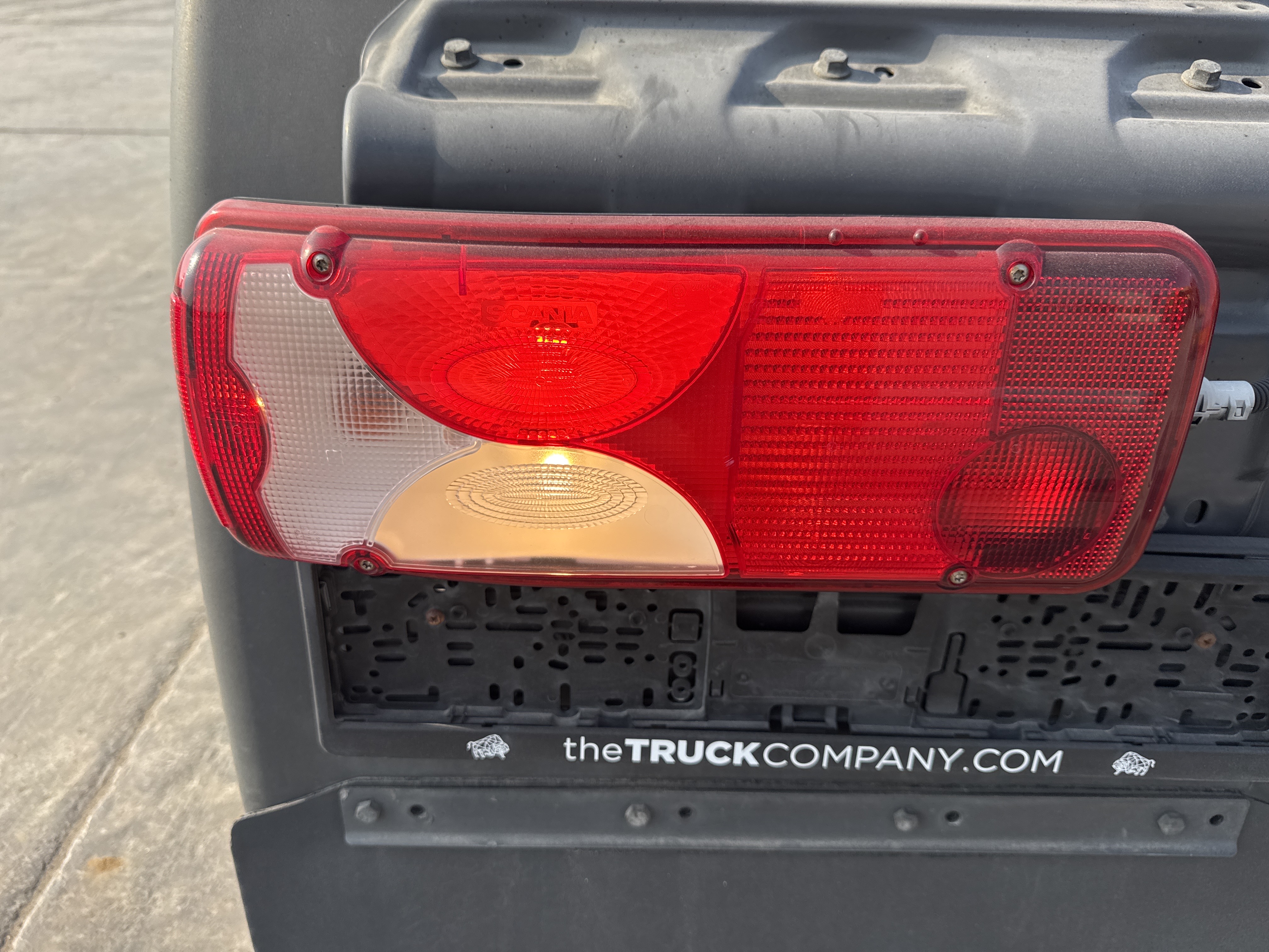 PMT-002-Scania-R410-Trailer-trucks-inspection-Electronic-Lights-and-signals-2