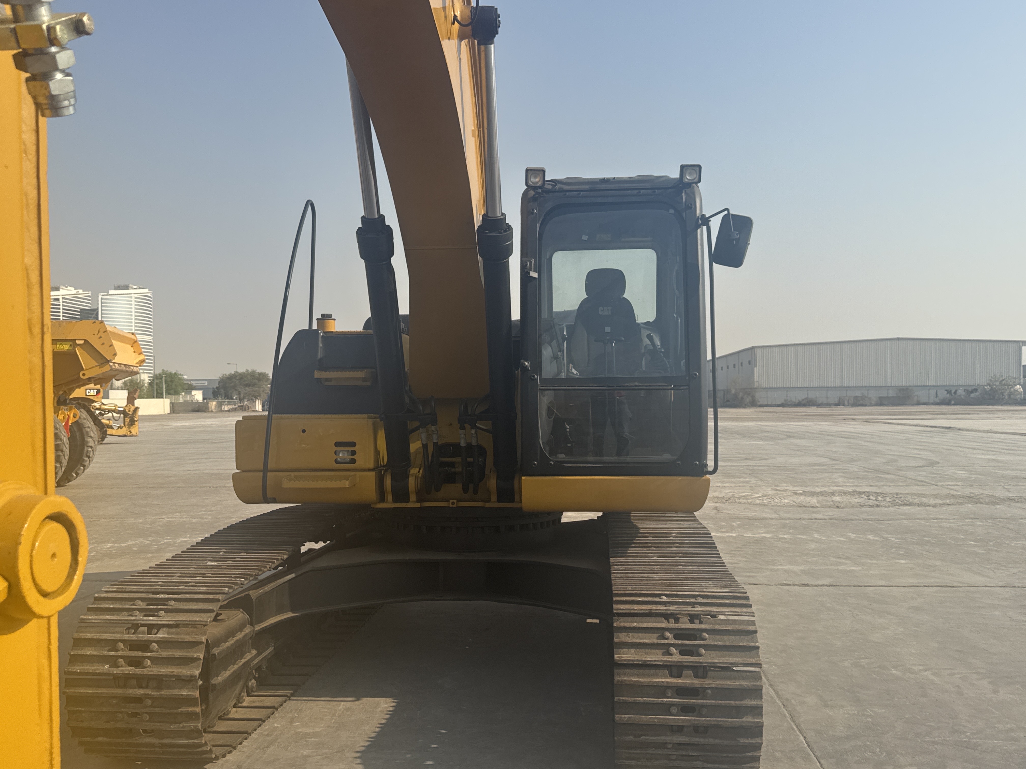 MDX-010-Cat-323D3-Medium-excavators-inspection-Structure-Paint-2
