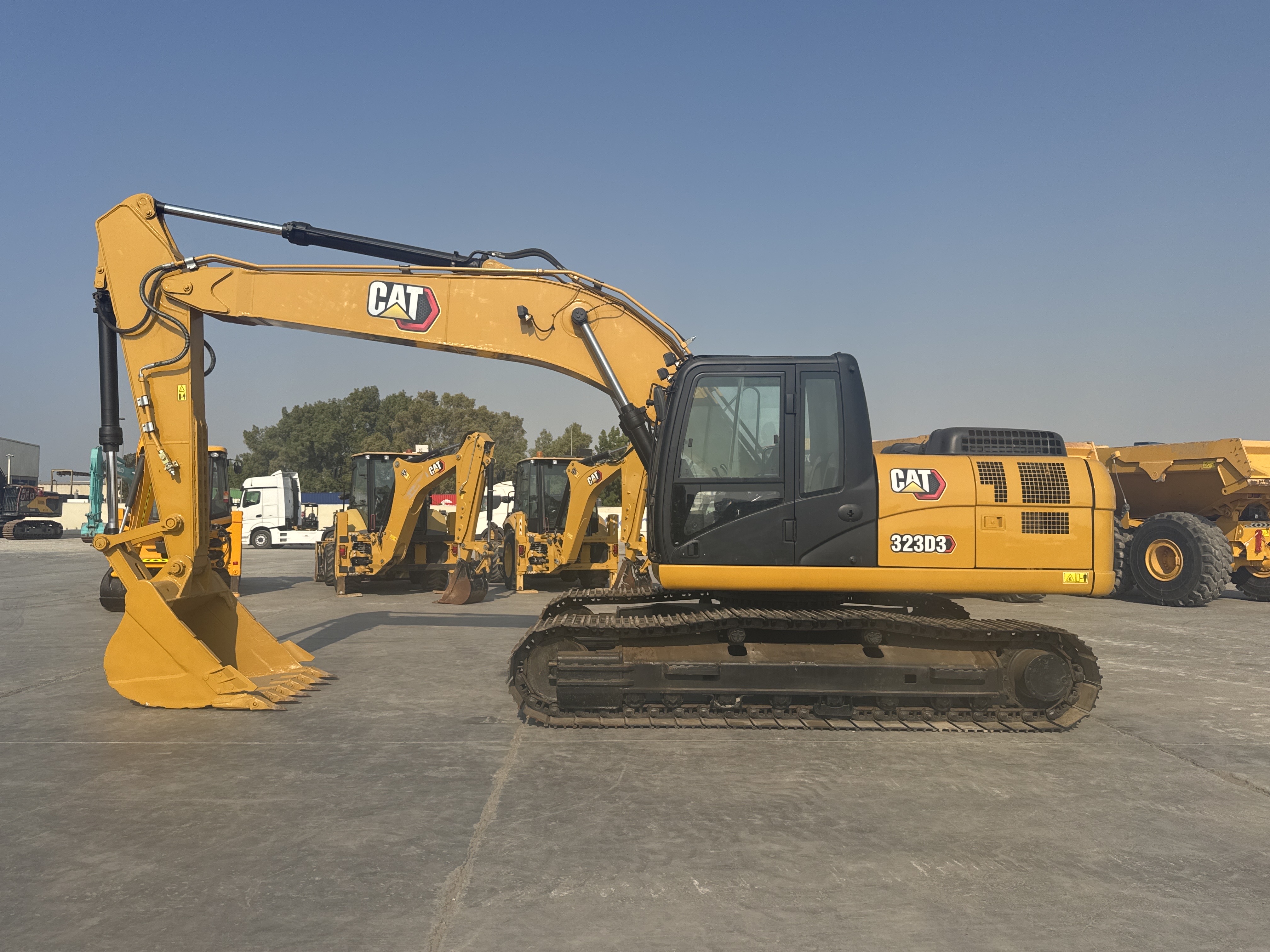 MDX-010-Cat-323D3-Medium-excavators-inspection-Structure-Paint-2