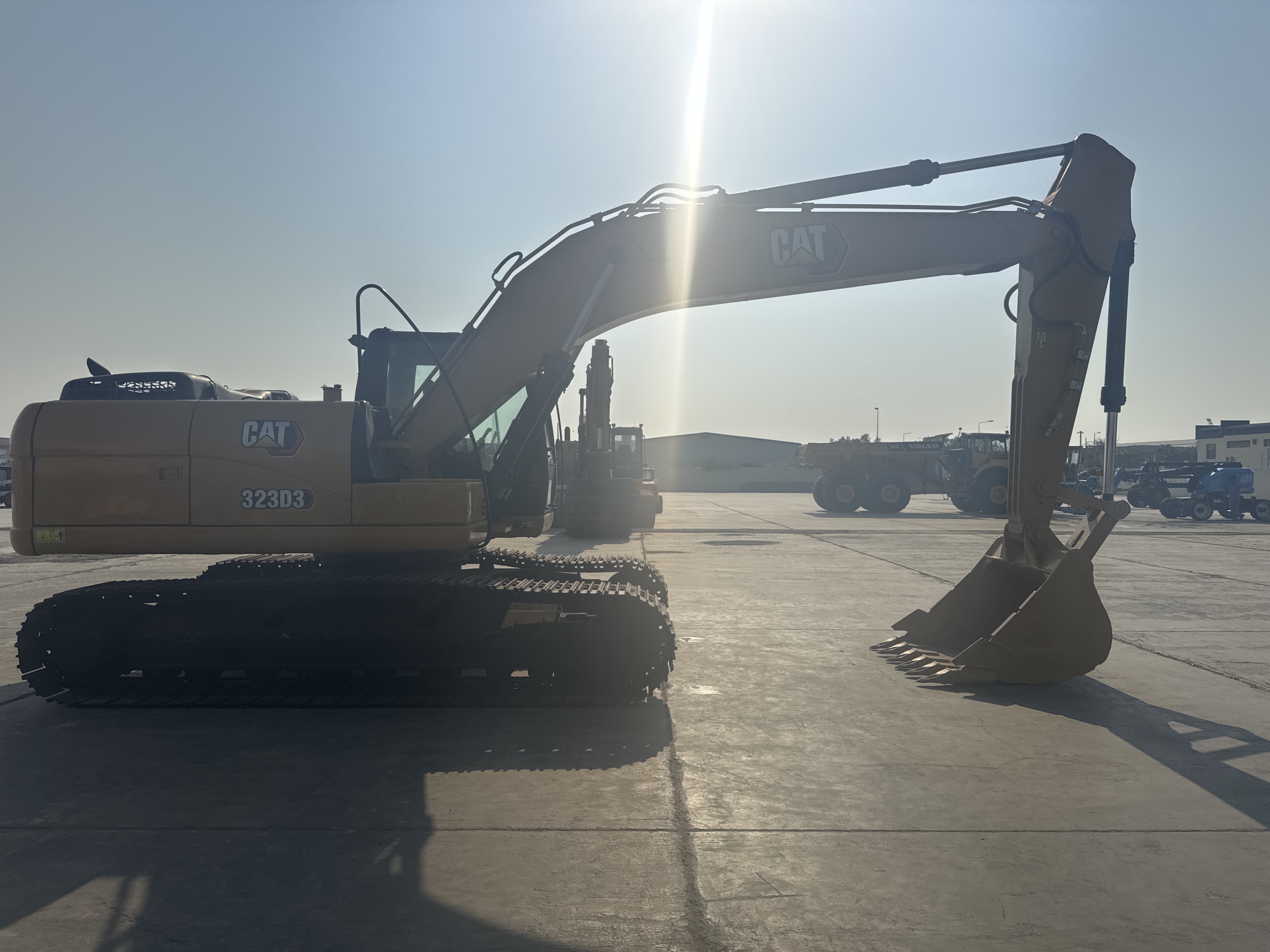 MDX-010-Cat-323D3-Medium-excavators-inspection-Structure-Paint-2