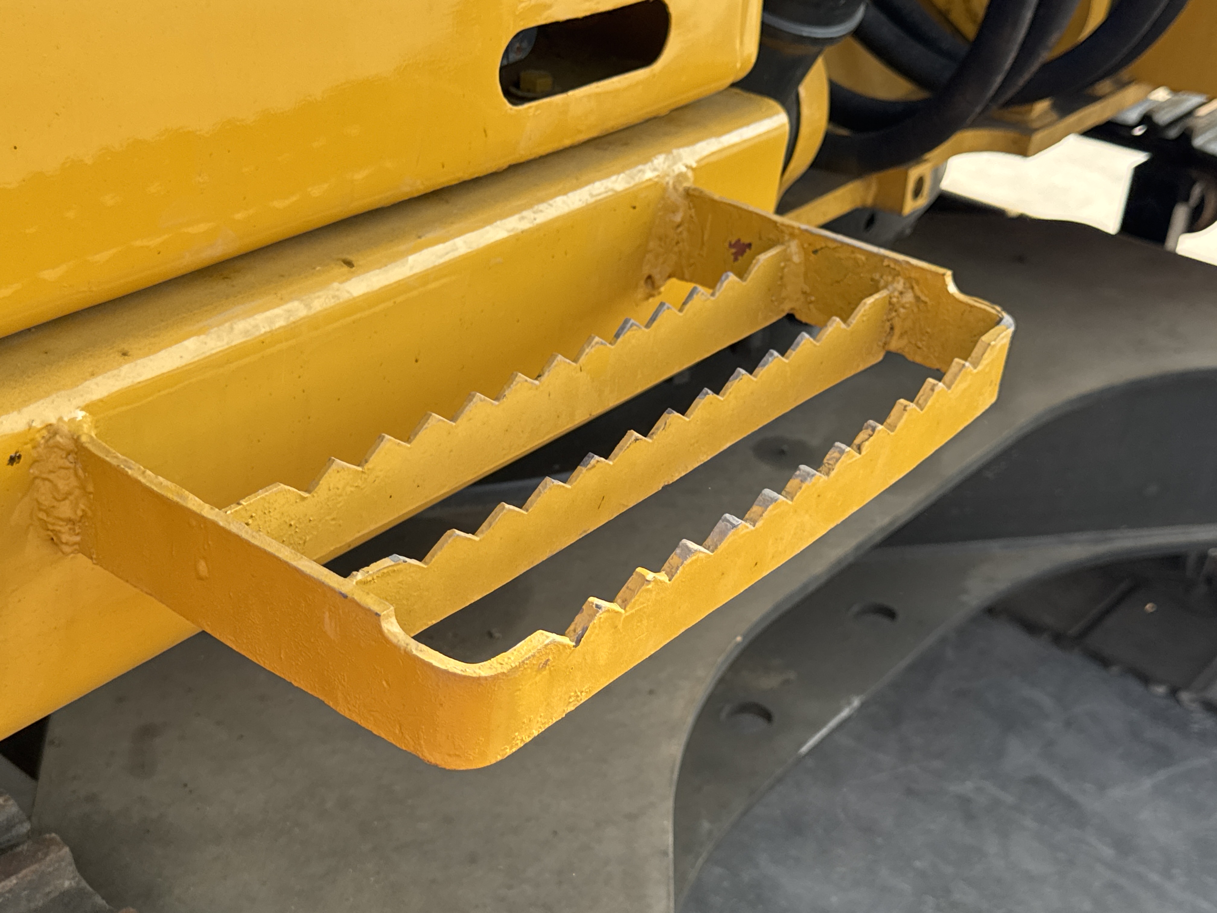 MDX-010-Cat-323D3-Medium-excavators-inspection-Structure-Steps/ladders-2