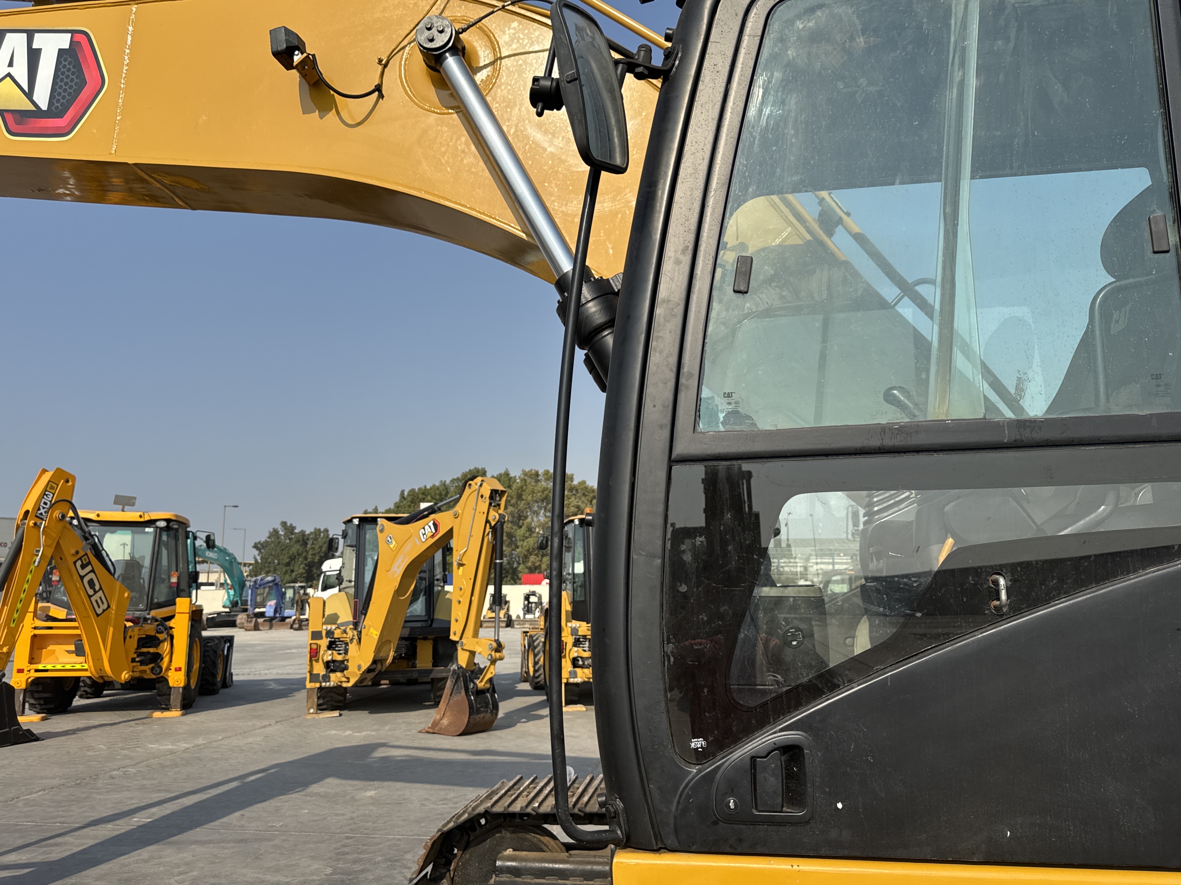 MDX-010-Cat-323D3-Medium-excavators-inspection-Structure-Handrails-2