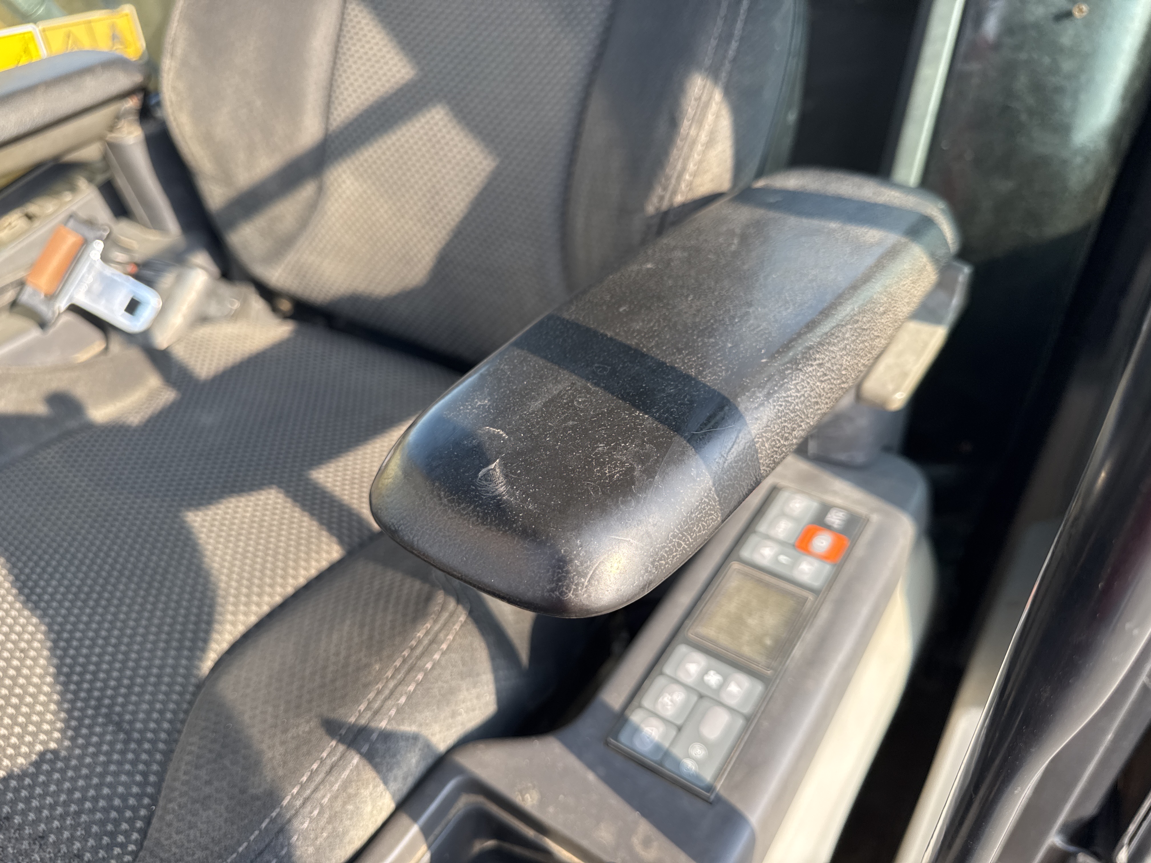 MDX-010-Cat-323D3-Medium-excavators-inspection-Cabin-Seats/armrests-2