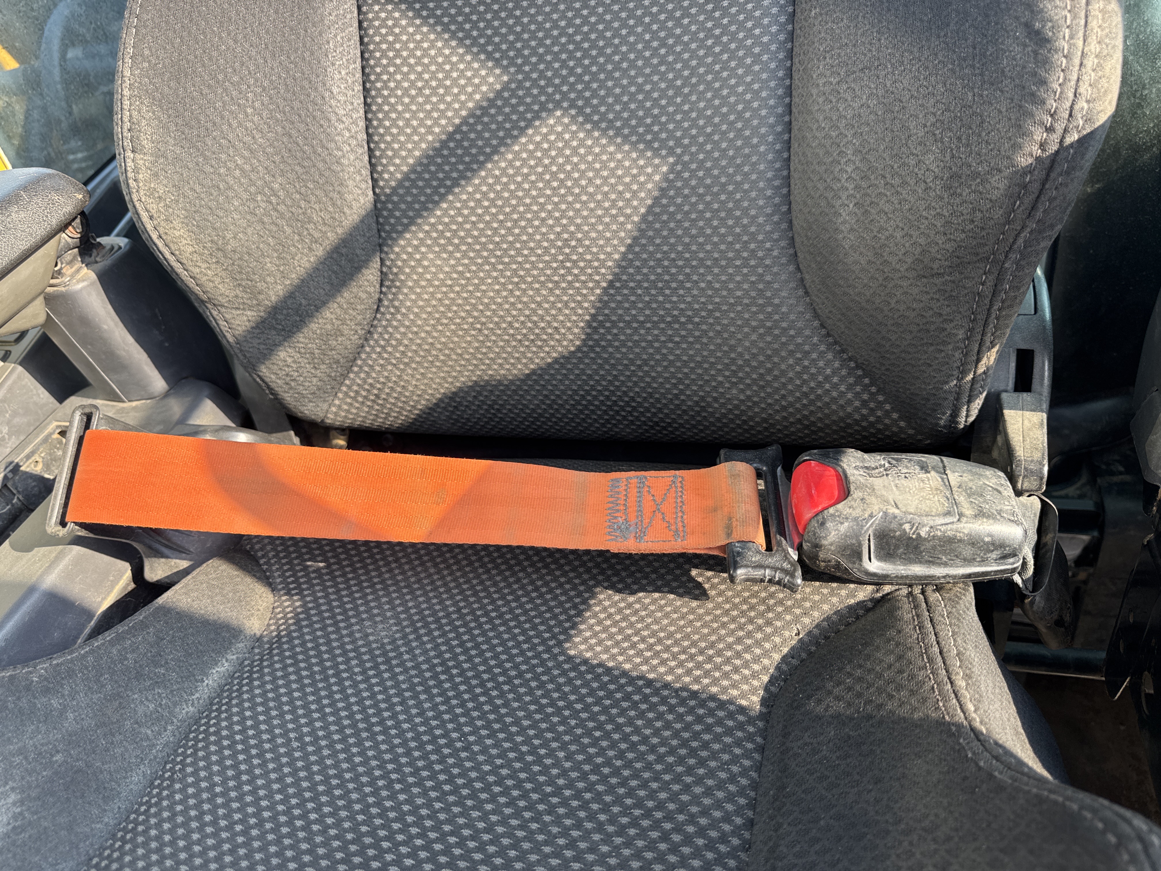 MDX-010-Cat-323D3-Medium-excavators-inspection-Safety-Seat-belts-2