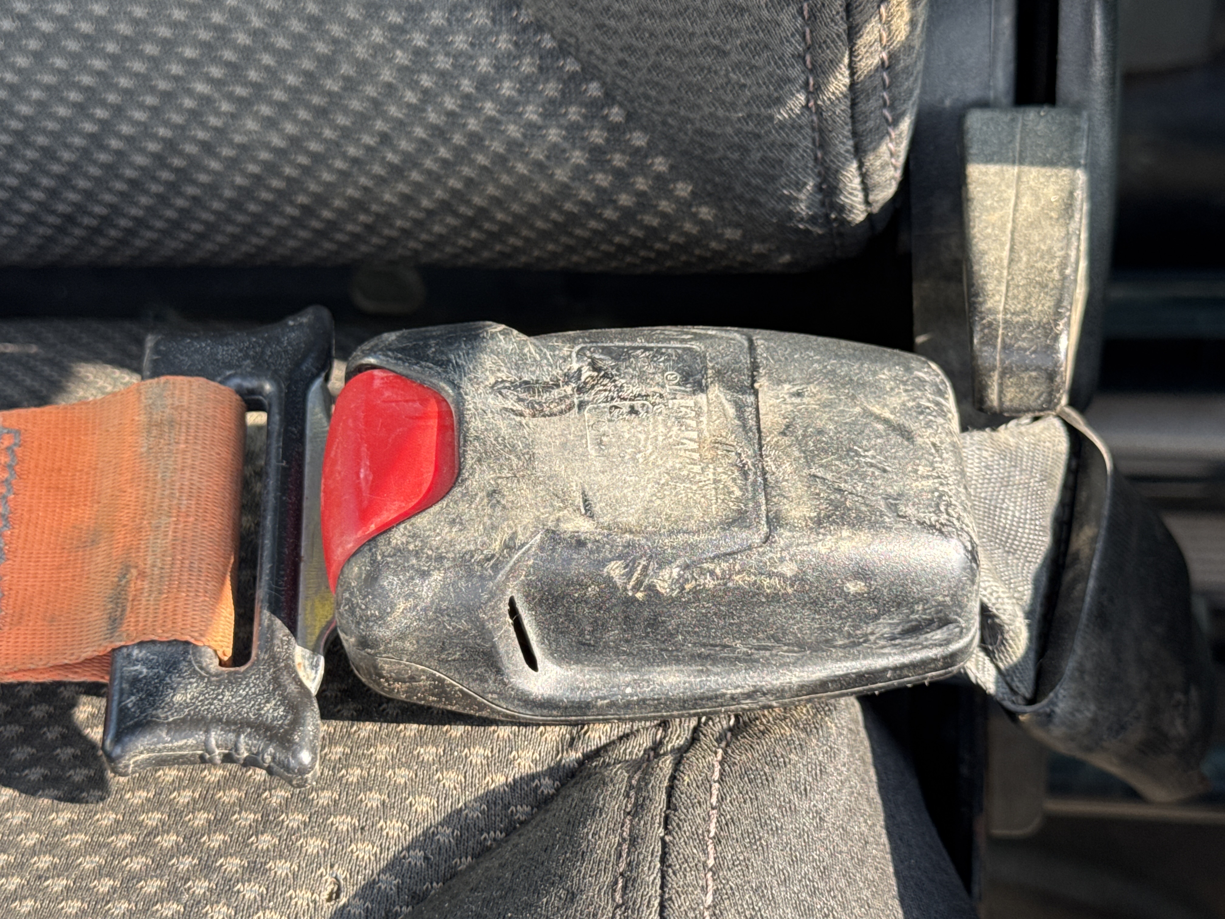 MDX-010-Cat-323D3-Medium-excavators-inspection-Safety-Seat-belts-2