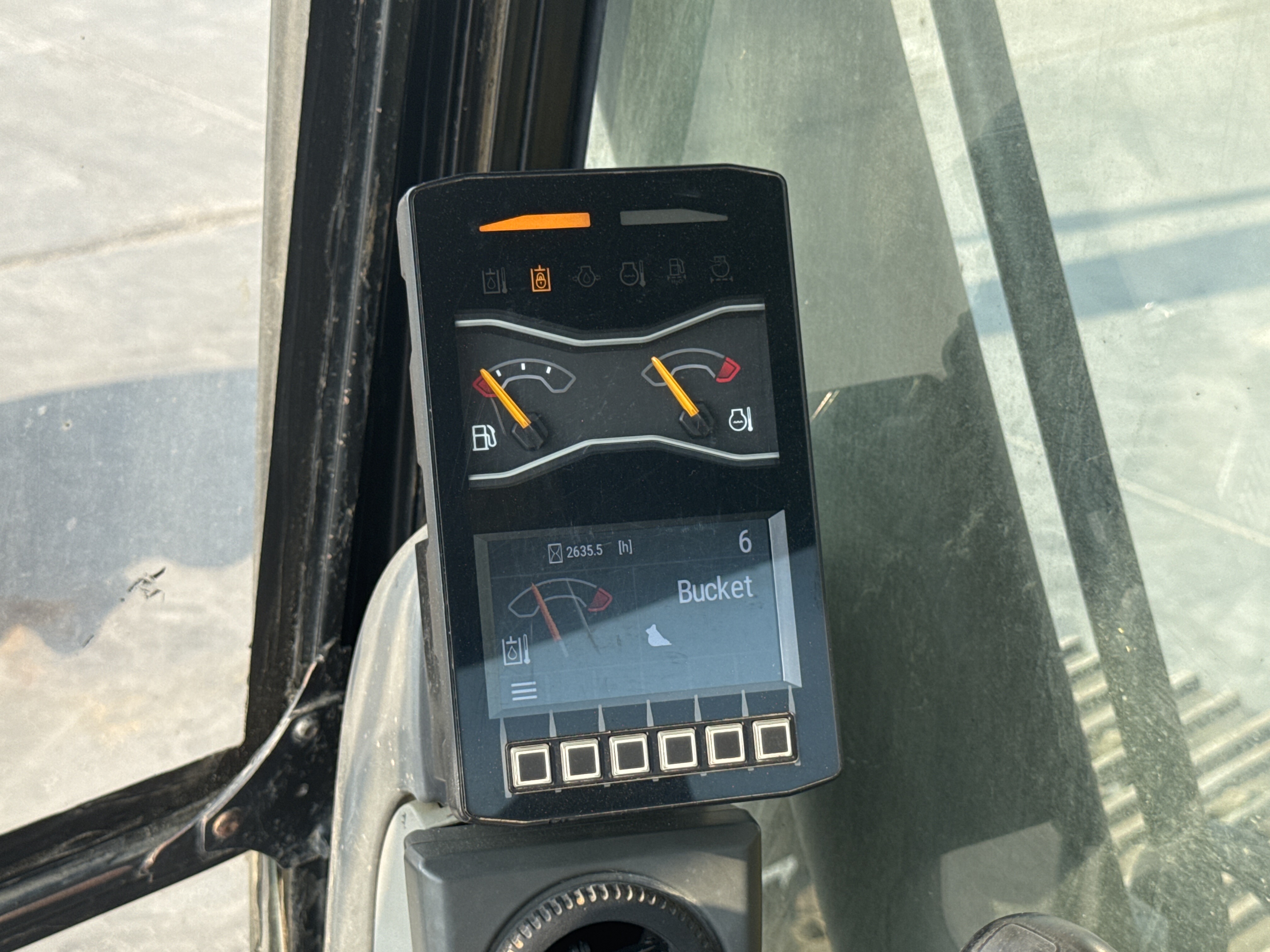 MDX-010-Cat-323D3-Medium-excavators-inspection-Cabin-Instrument-cluster-2