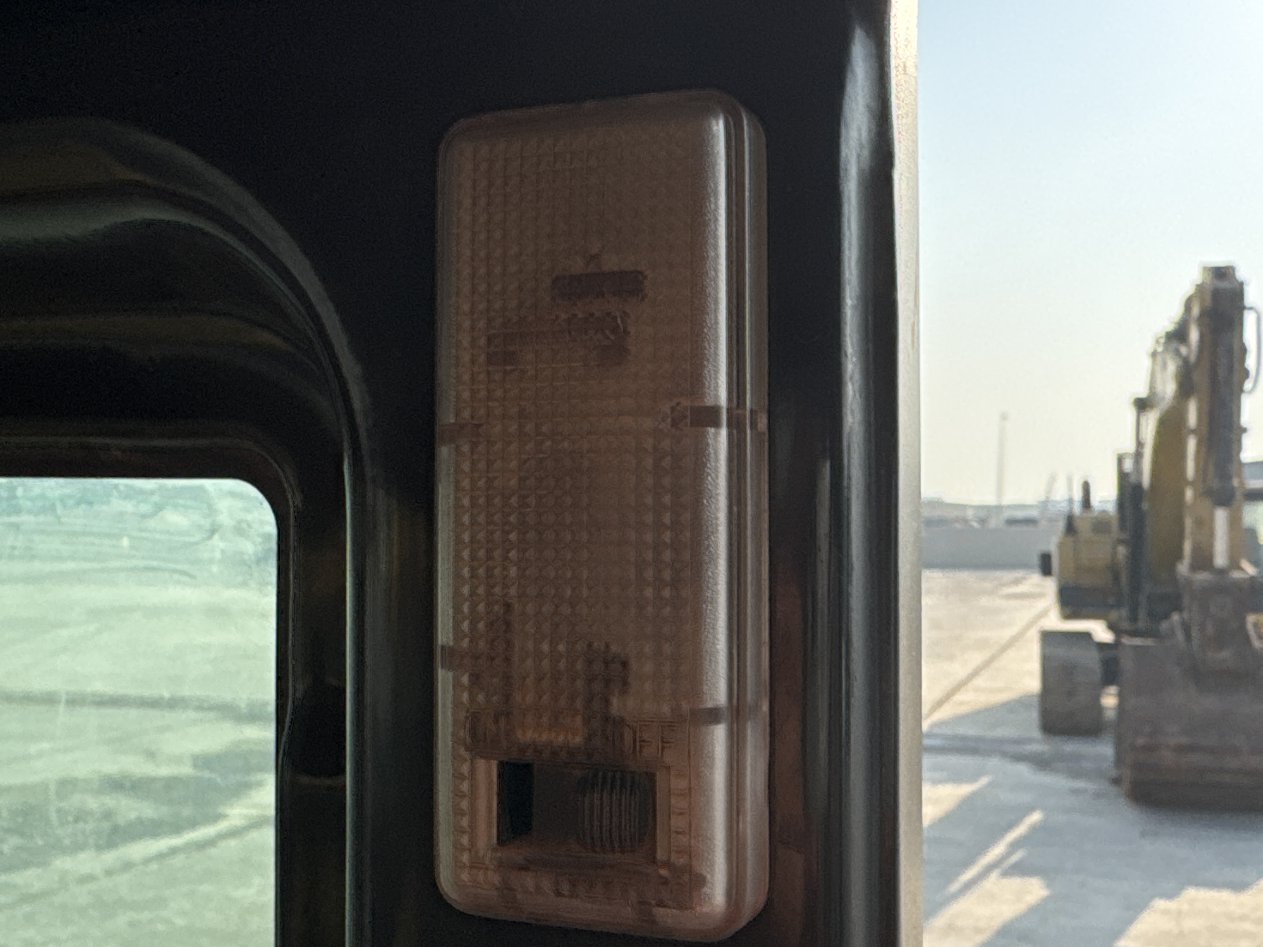 MDX-010-Cat-323D3-Medium-excavators-inspection-Cabin-Cabin-light-2