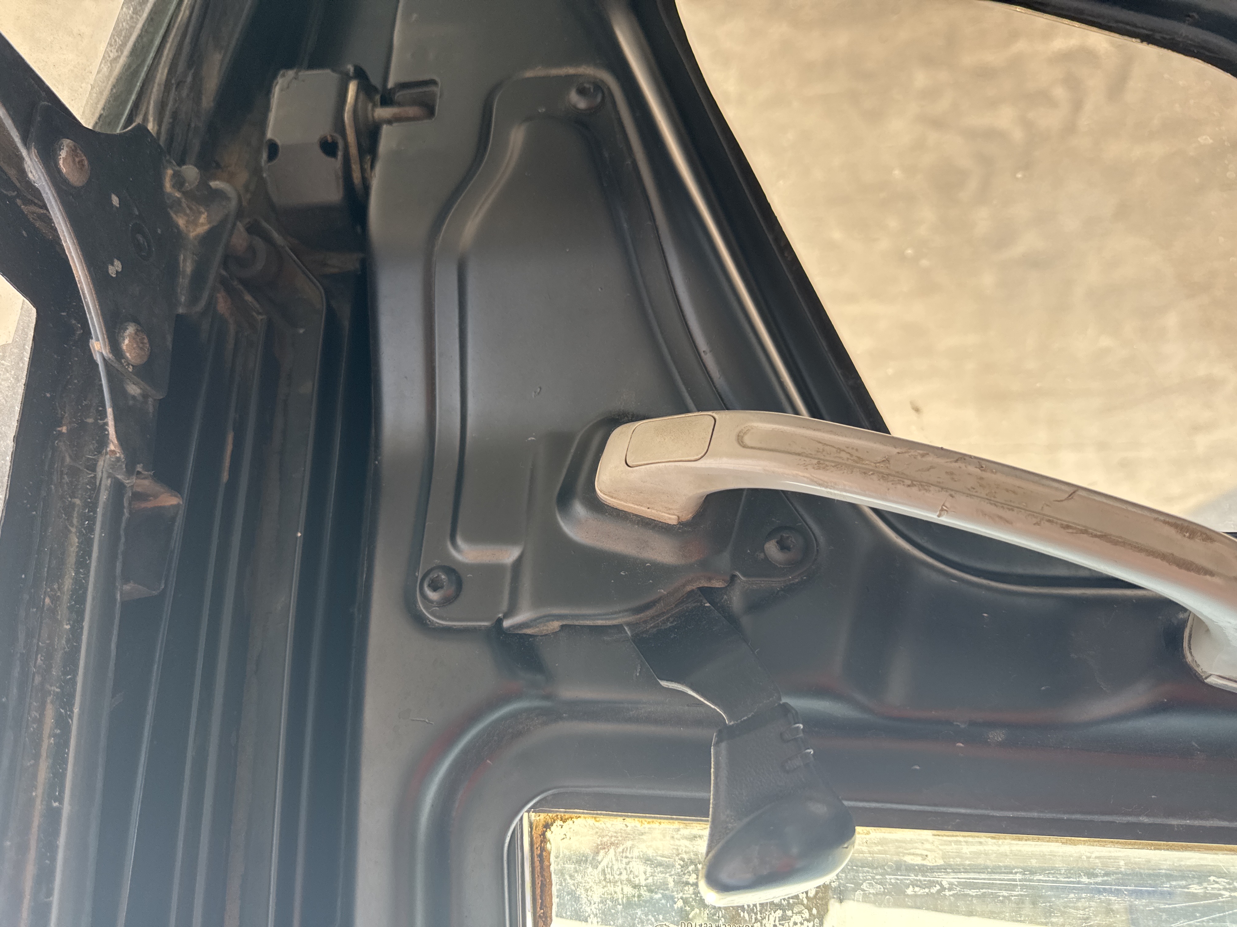 MDX-010-Cat-323D3-Medium-excavators-inspection-Cabin-Door-handles-2
