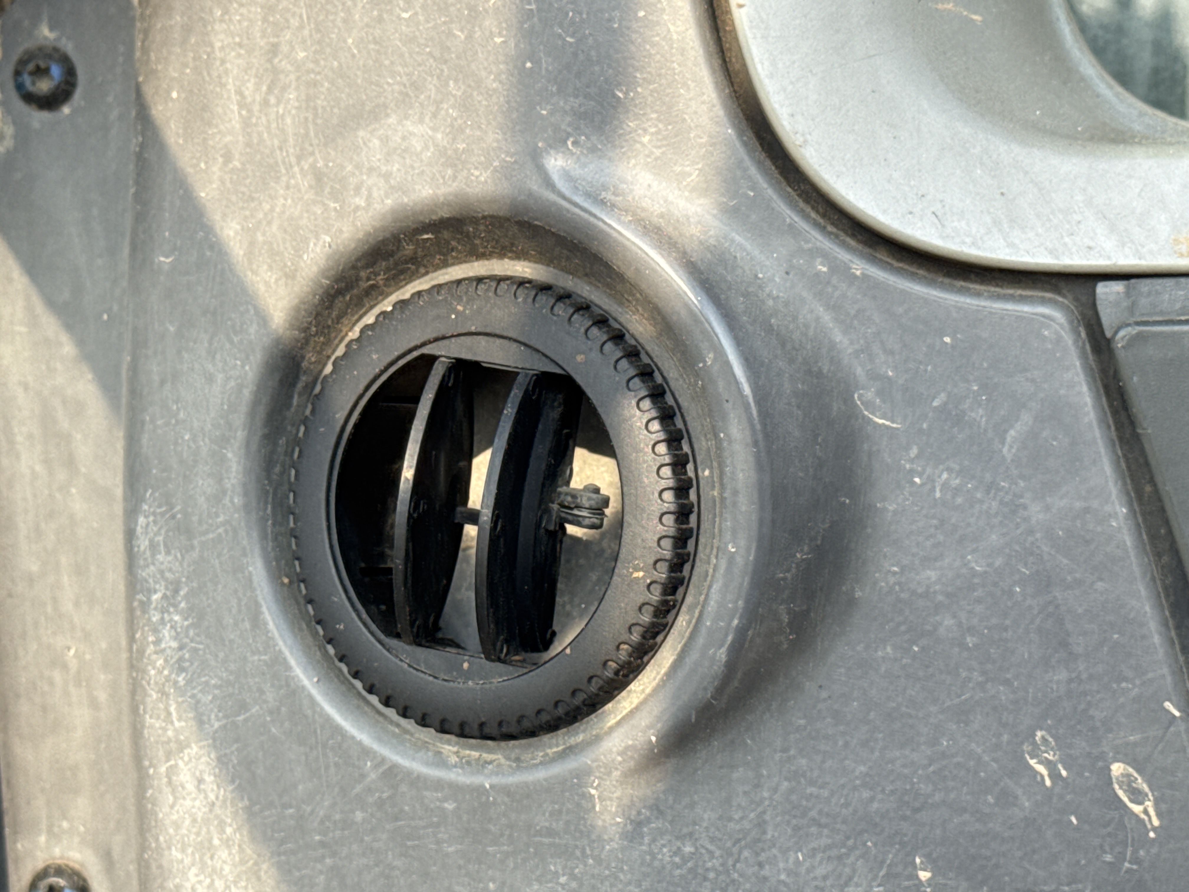MDX-010-Cat-323D3-Medium-excavators-inspection-Air-conditioning-Vents-and-air-flow-2