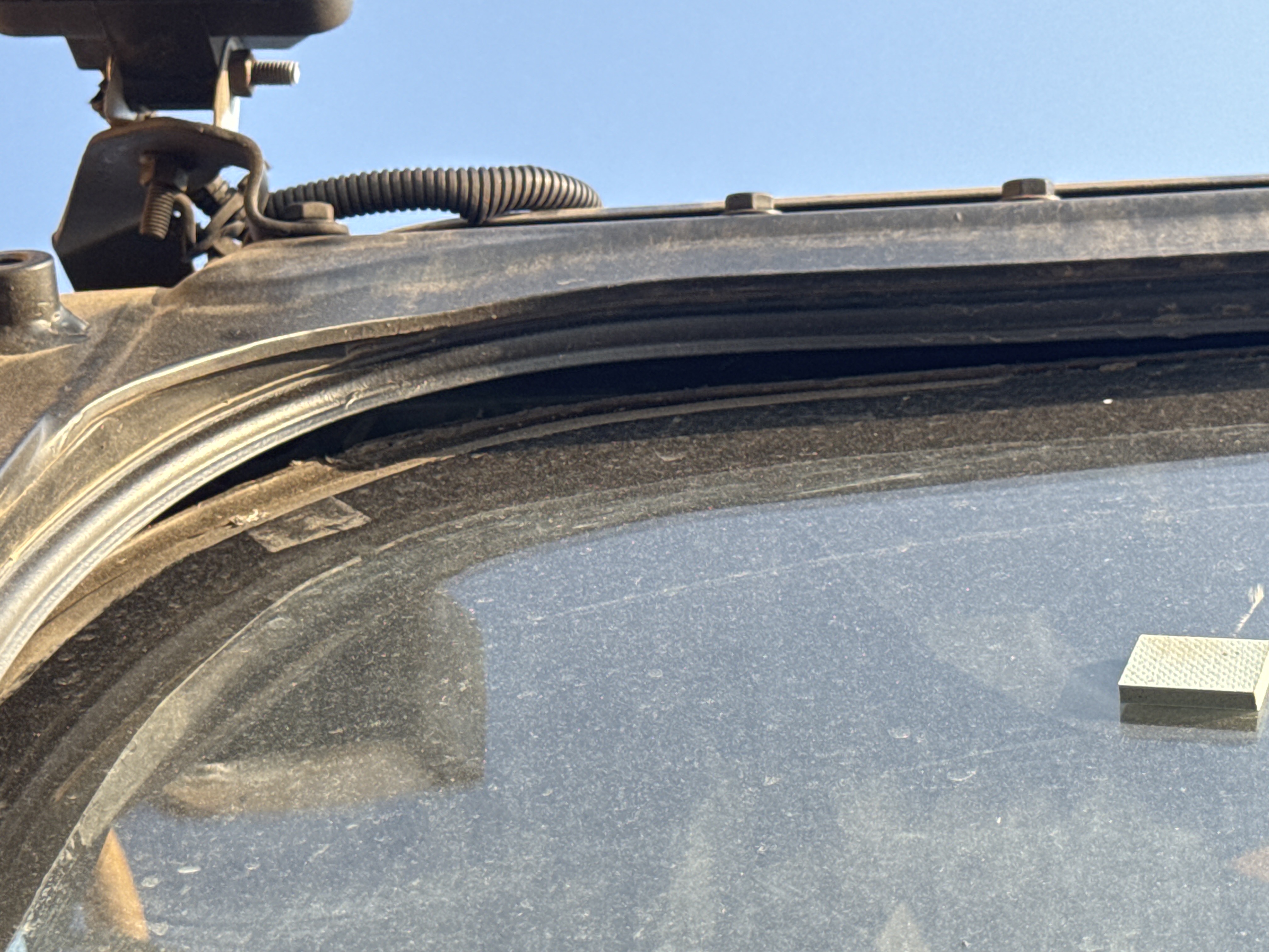 MDX-010-Cat-323D3-Medium-excavators-inspection-Safety-Glass-4