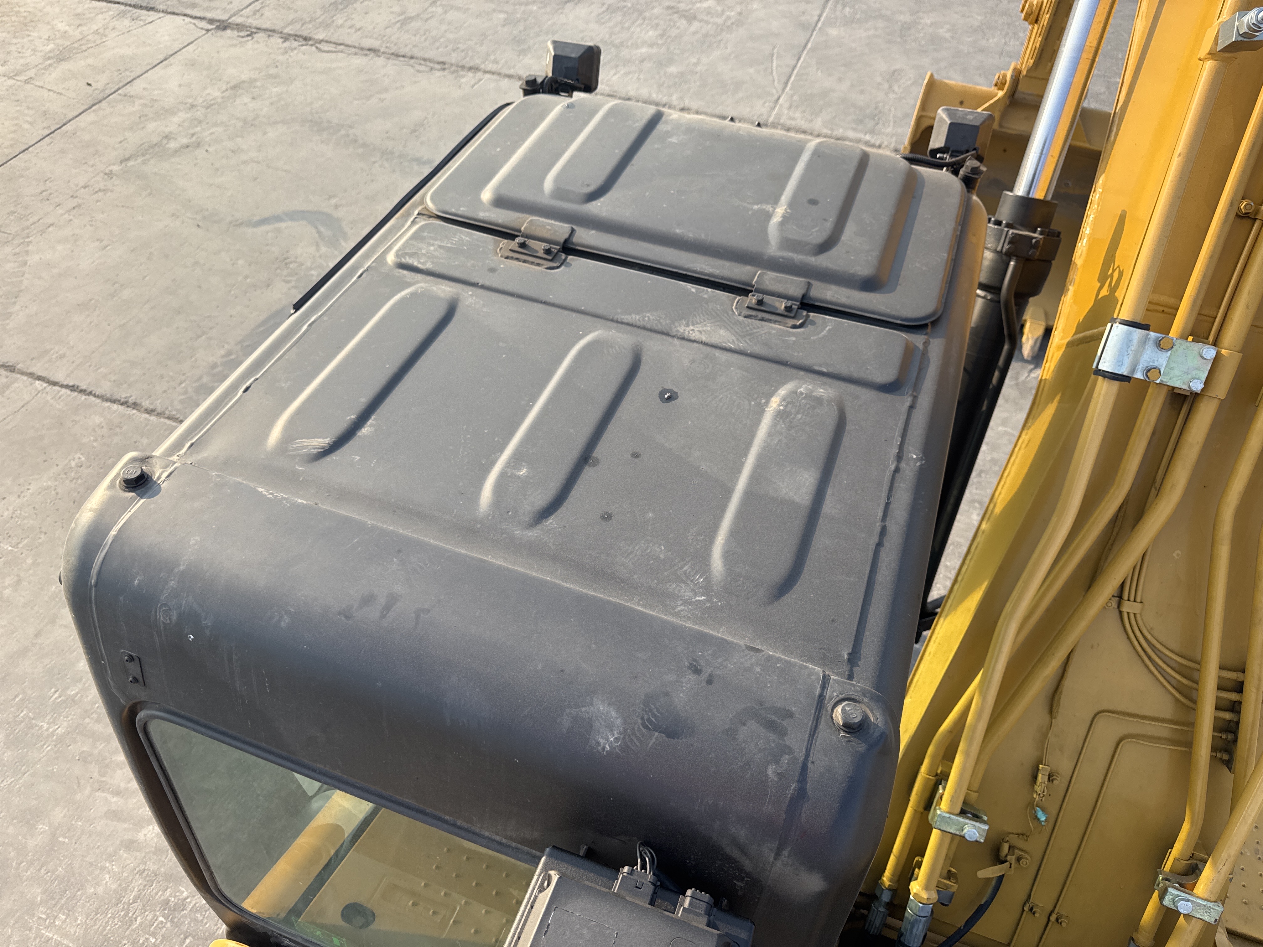 MDX-010-Cat-323D3-Medium-excavators-inspection-Safety-Rollover-protective-structure-(ROPS-/-FOPS)-2