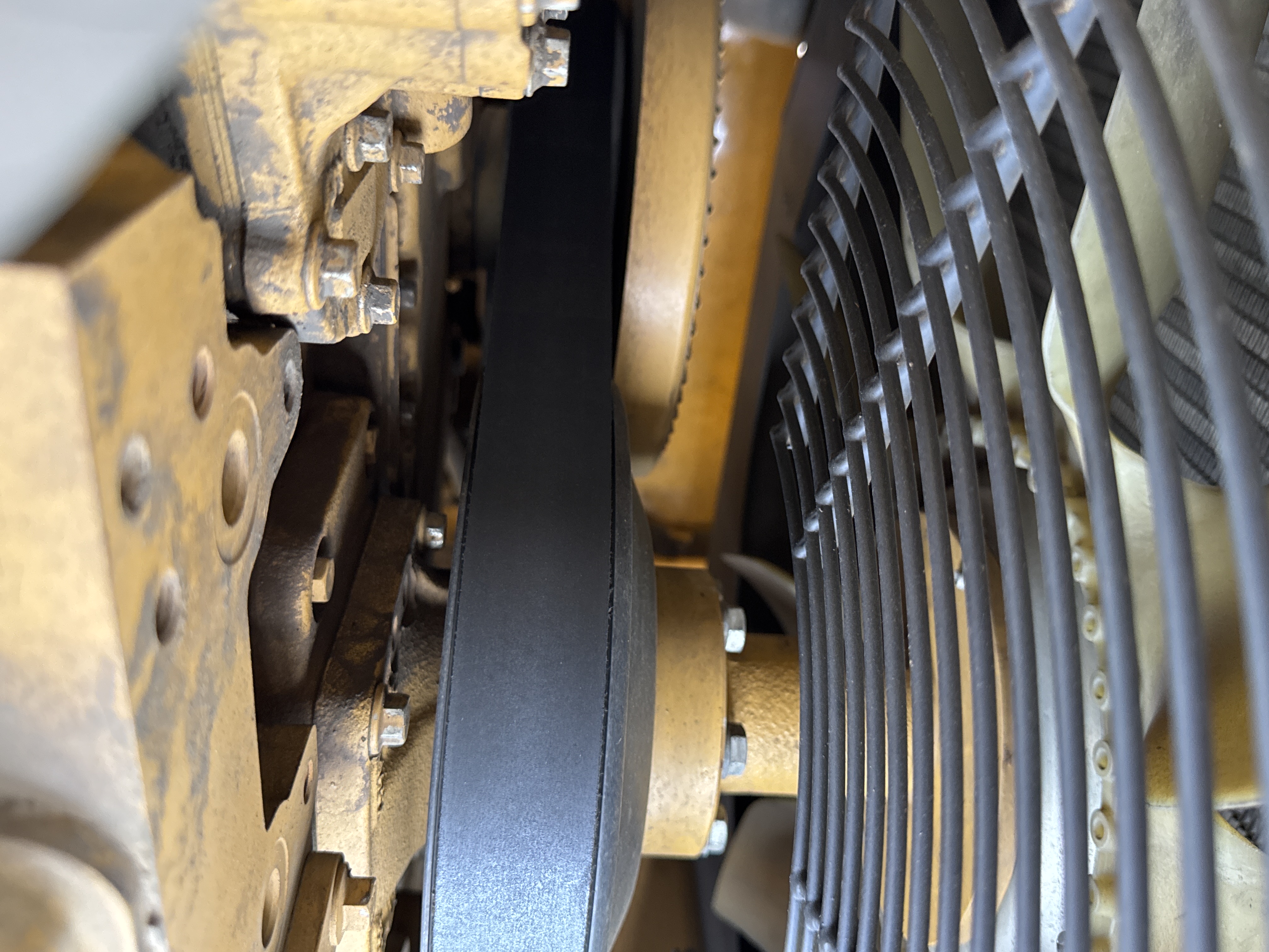 MDX-010-Cat-323D3-Medium-excavators-inspection-Engine-Belts-2