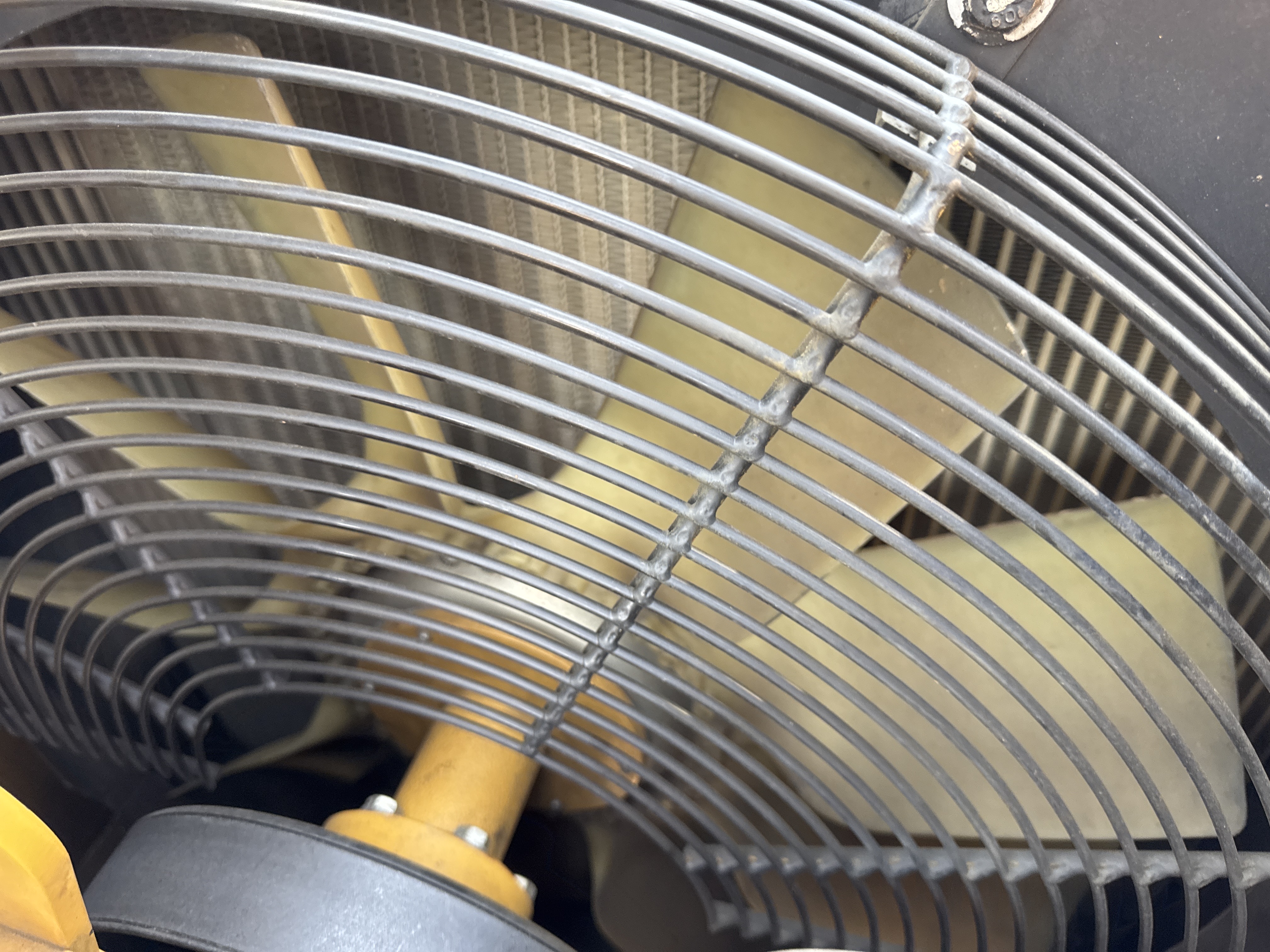 MDX-010-Cat-323D3-Medium-excavators-inspection-Engine-Cooling-fan-and-fan-guard-2