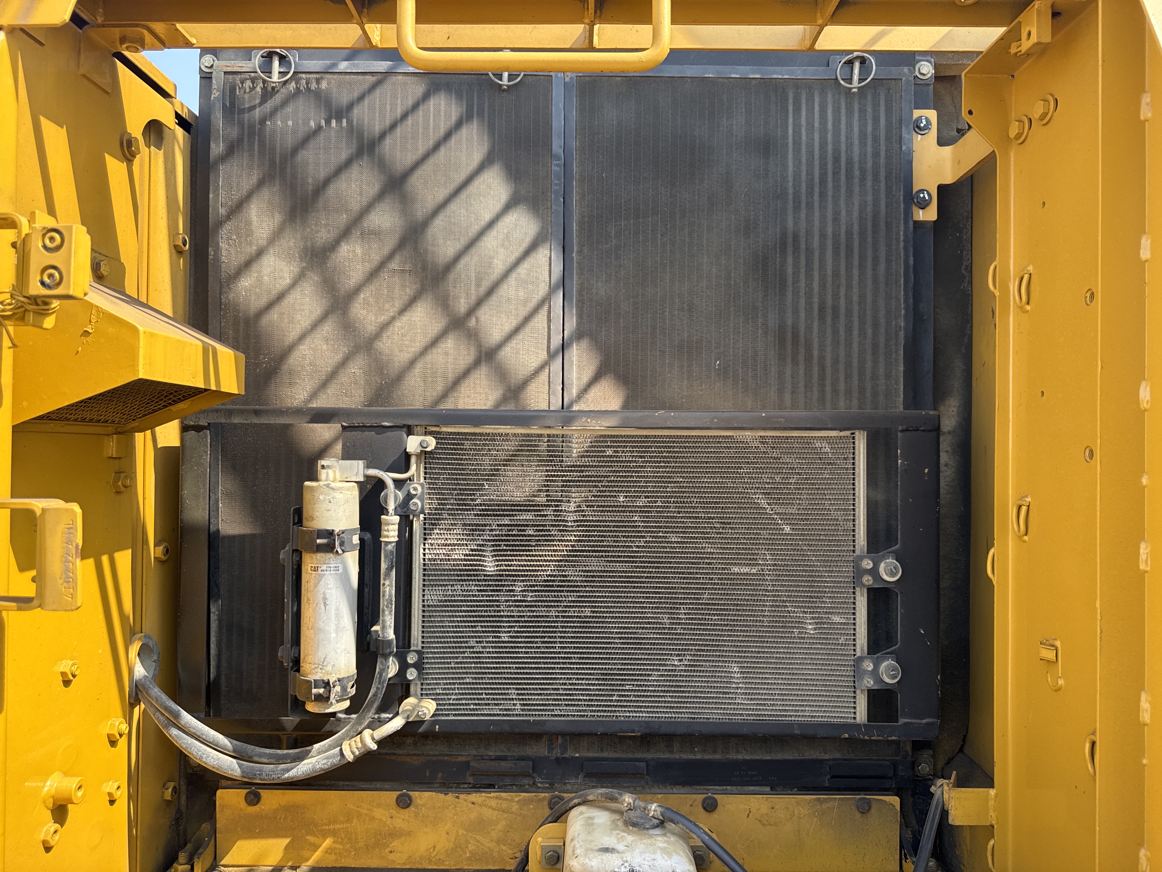 MDX-010-Cat-323D3-Medium-excavators-inspection-Engine-Radiator,-condenser,-intercooler,-hydraulic-cooler-2
