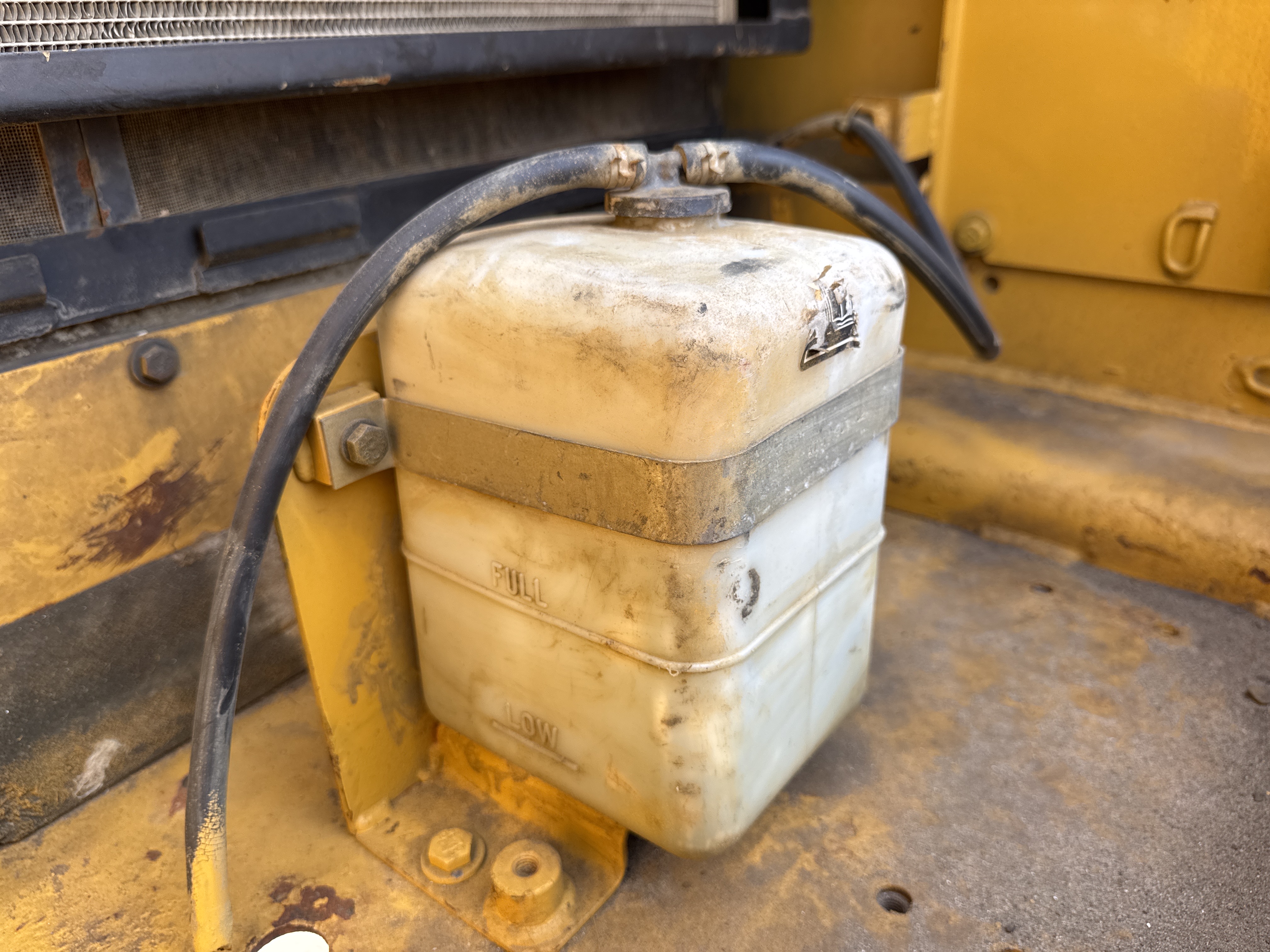 MDX-010-Cat-323D3-Medium-excavators-inspection-Engine-Radiator,-condenser,-intercooler,-hydraulic-cooler-2