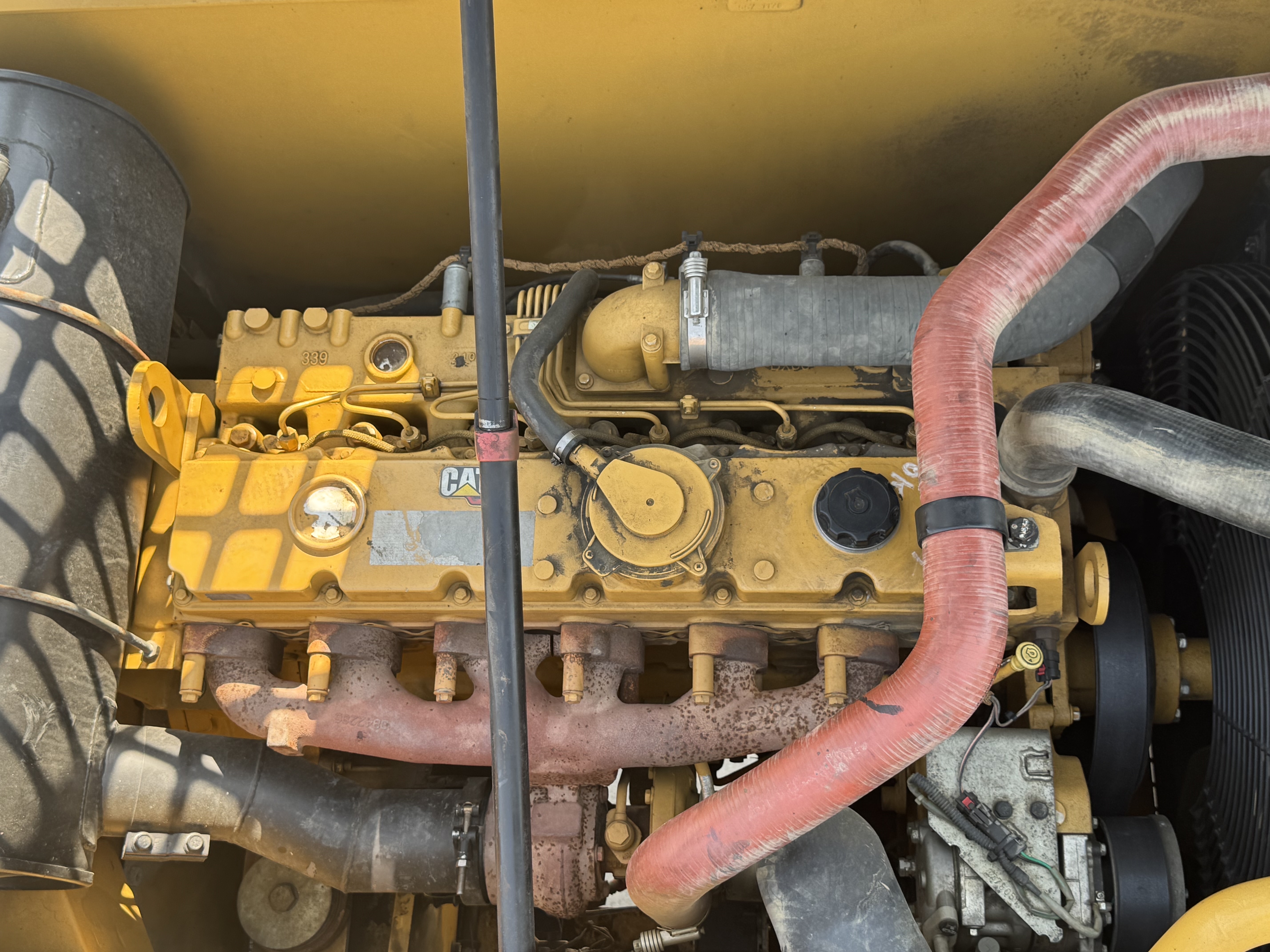 MDX-010-Cat-323D3-Medium-excavators-inspection-Engine-Engine-oil-leaks-2