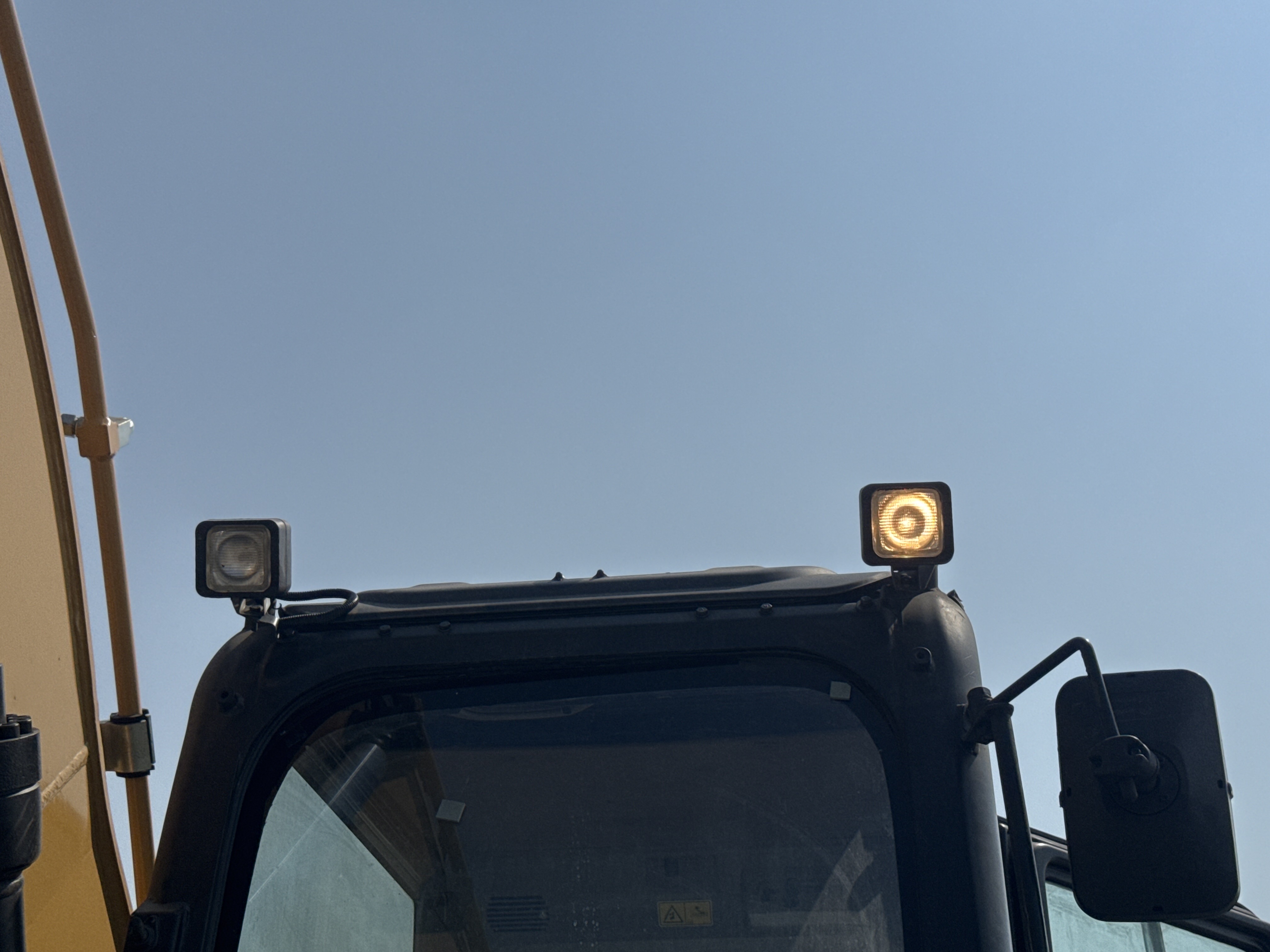 MDX-010-Cat-323D3-Medium-excavators-inspection-Electronics-Lights-and-signals-2