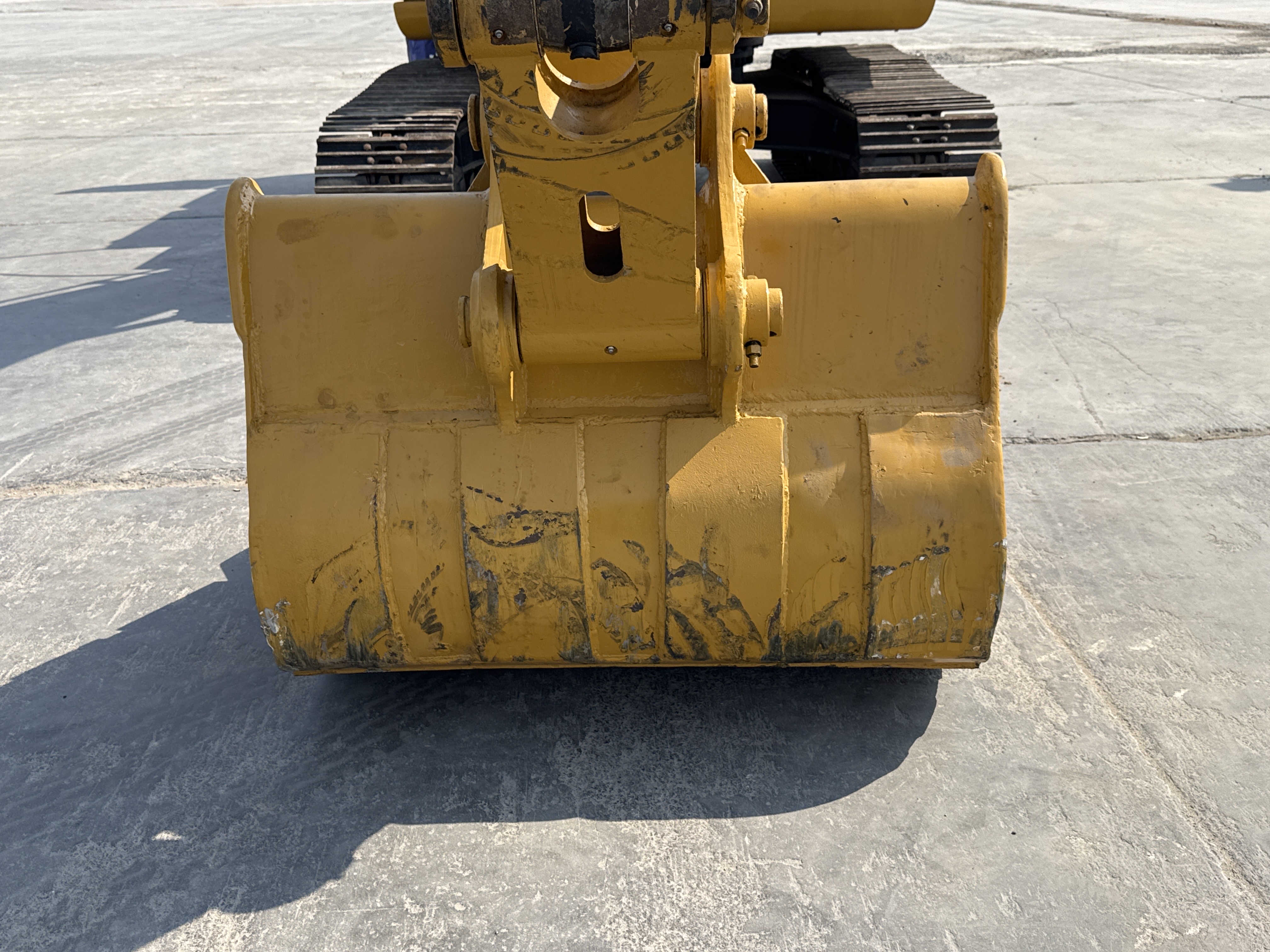 MDX-010-Cat-323D3-Medium-excavators-inspection-Attachment-Excavator-bucket-2