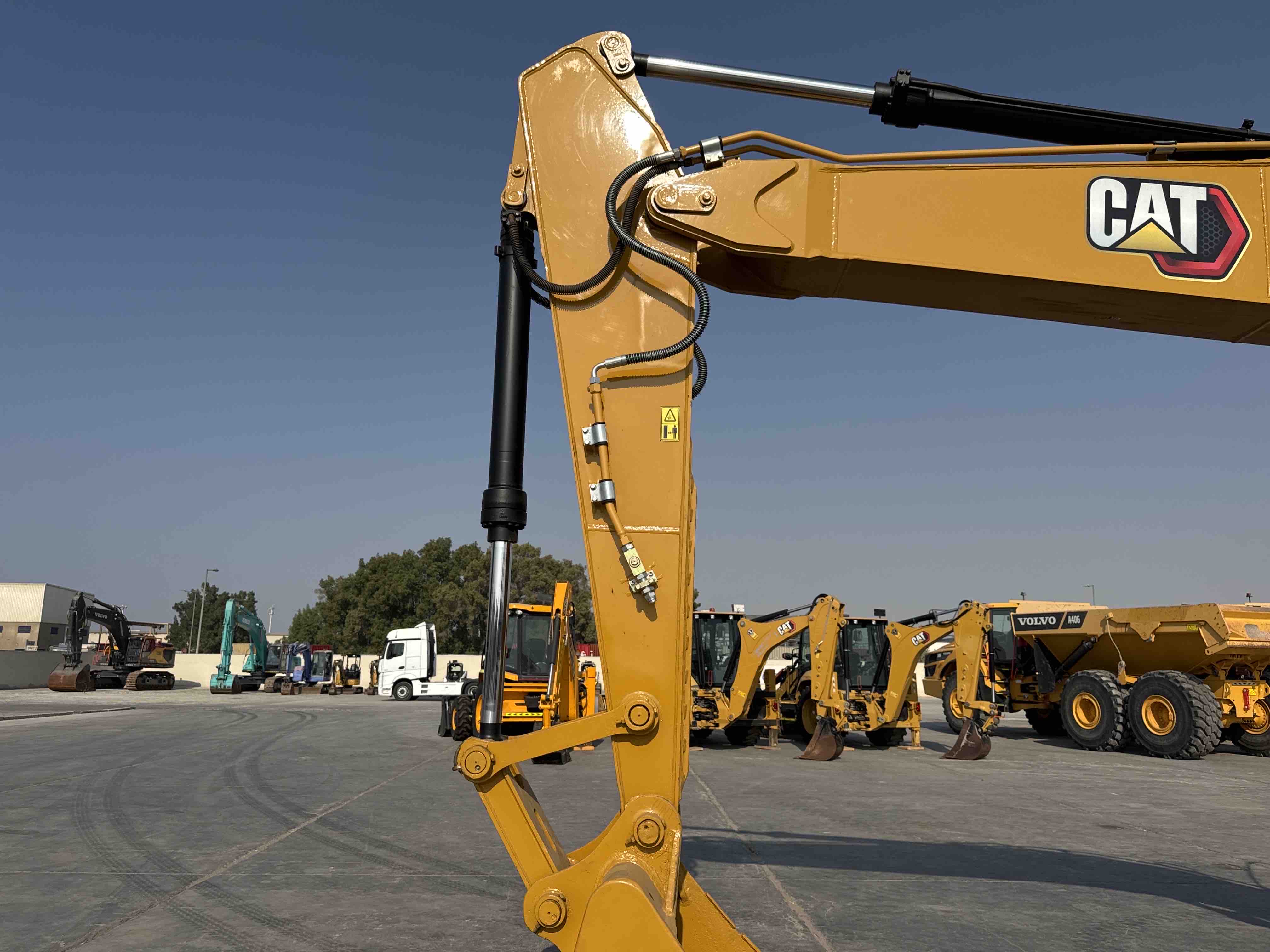 MDX-010-Cat-323D3-Medium-excavators-inspection-Chassis-Stick-2