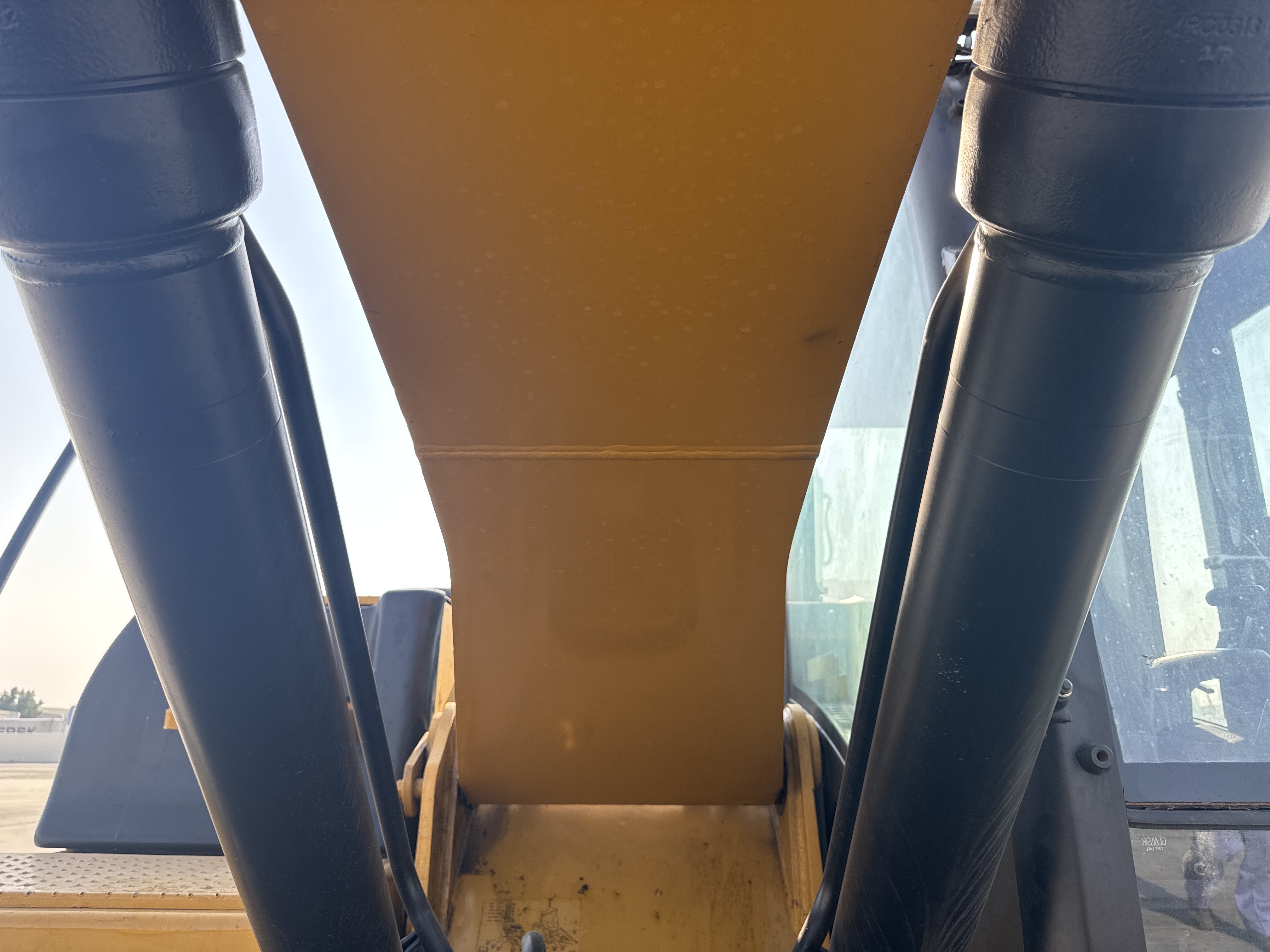 MDX-010-Cat-323D3-Medium-excavators-inspection-Chassis-Boom-2