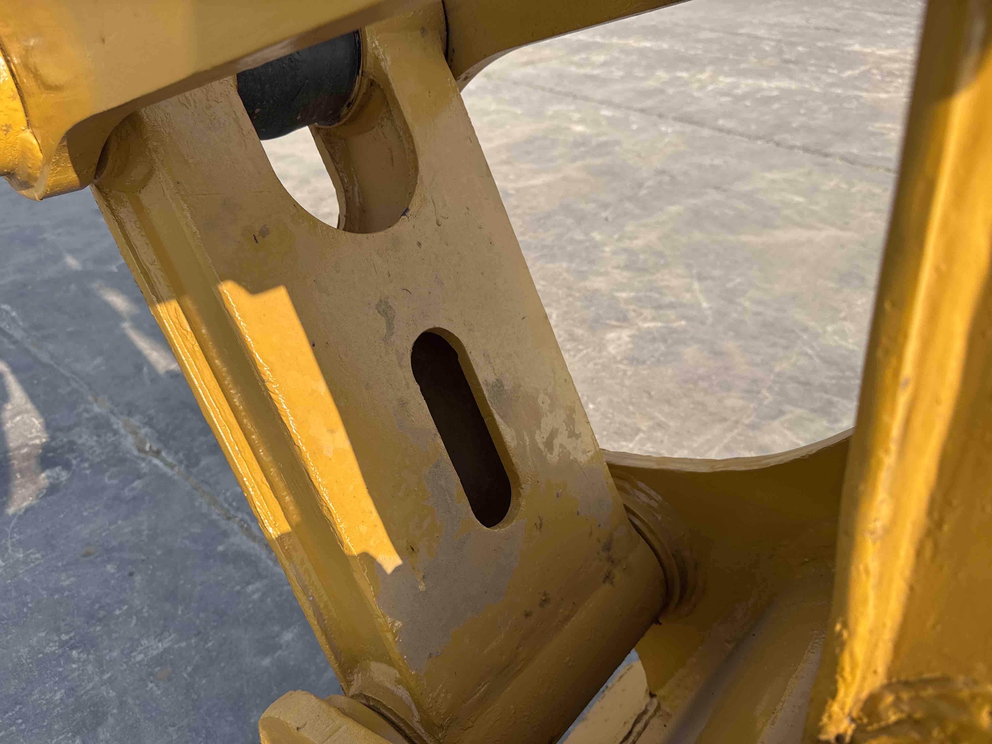 MDX-010-Cat-323D3-Medium-excavators-inspection-Chassis-H-link-2