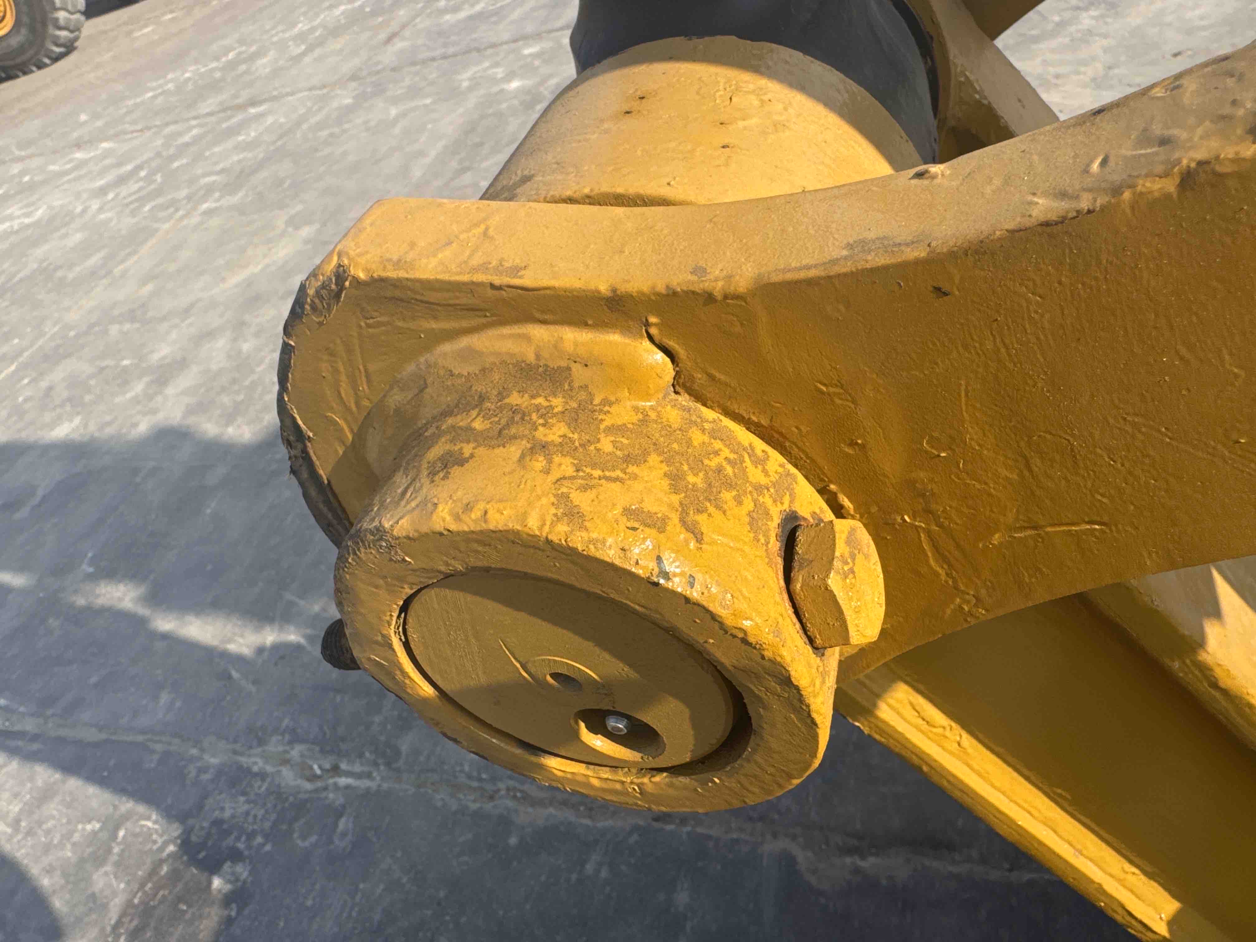 MDX-010-Cat-323D3-Medium-excavators-inspection-Chassis-Dog-bone-arms-2