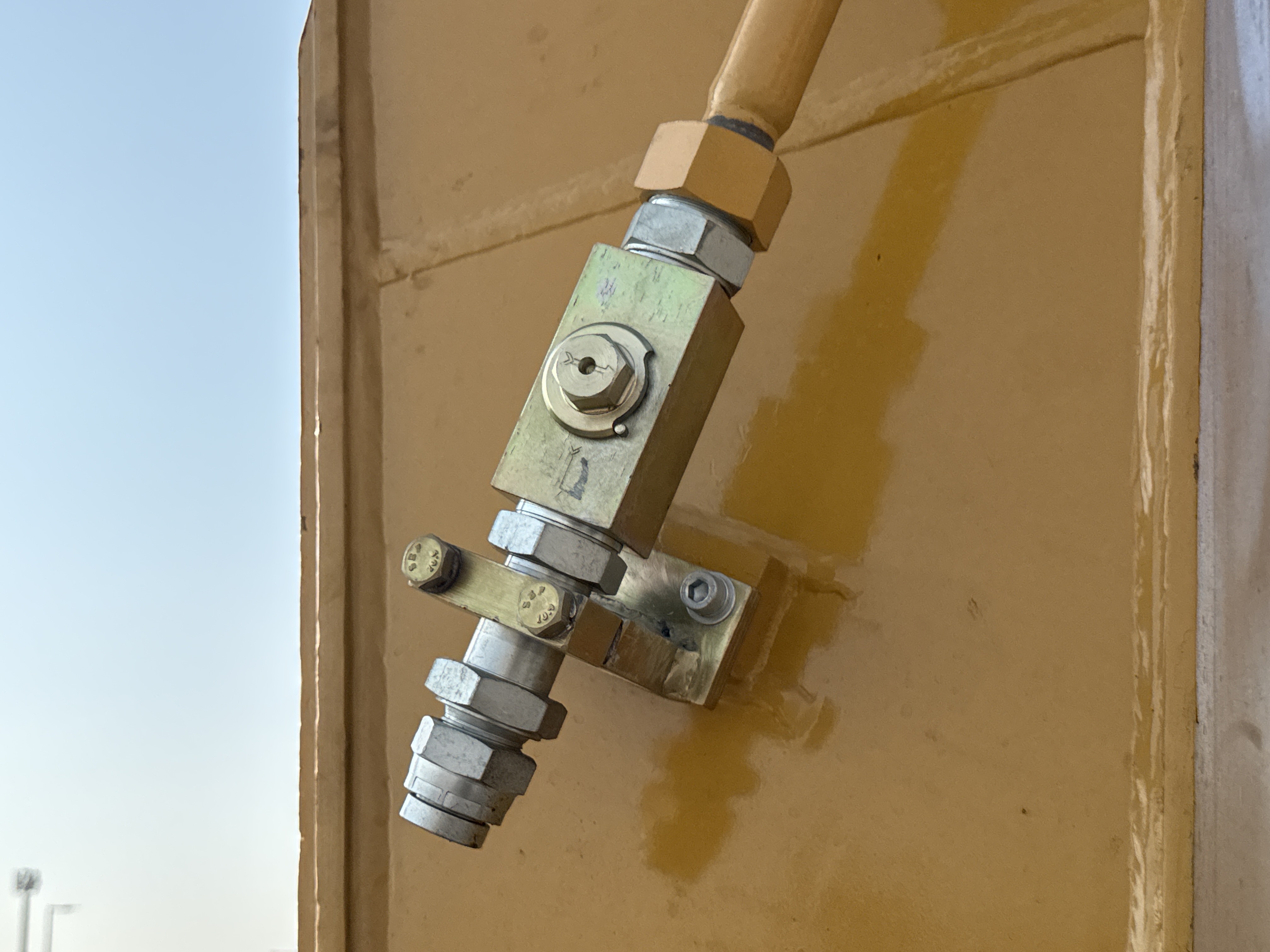 MDX-010-Cat-323D3-Medium-excavators-inspection-Hydraulics-Attachment-piping-2