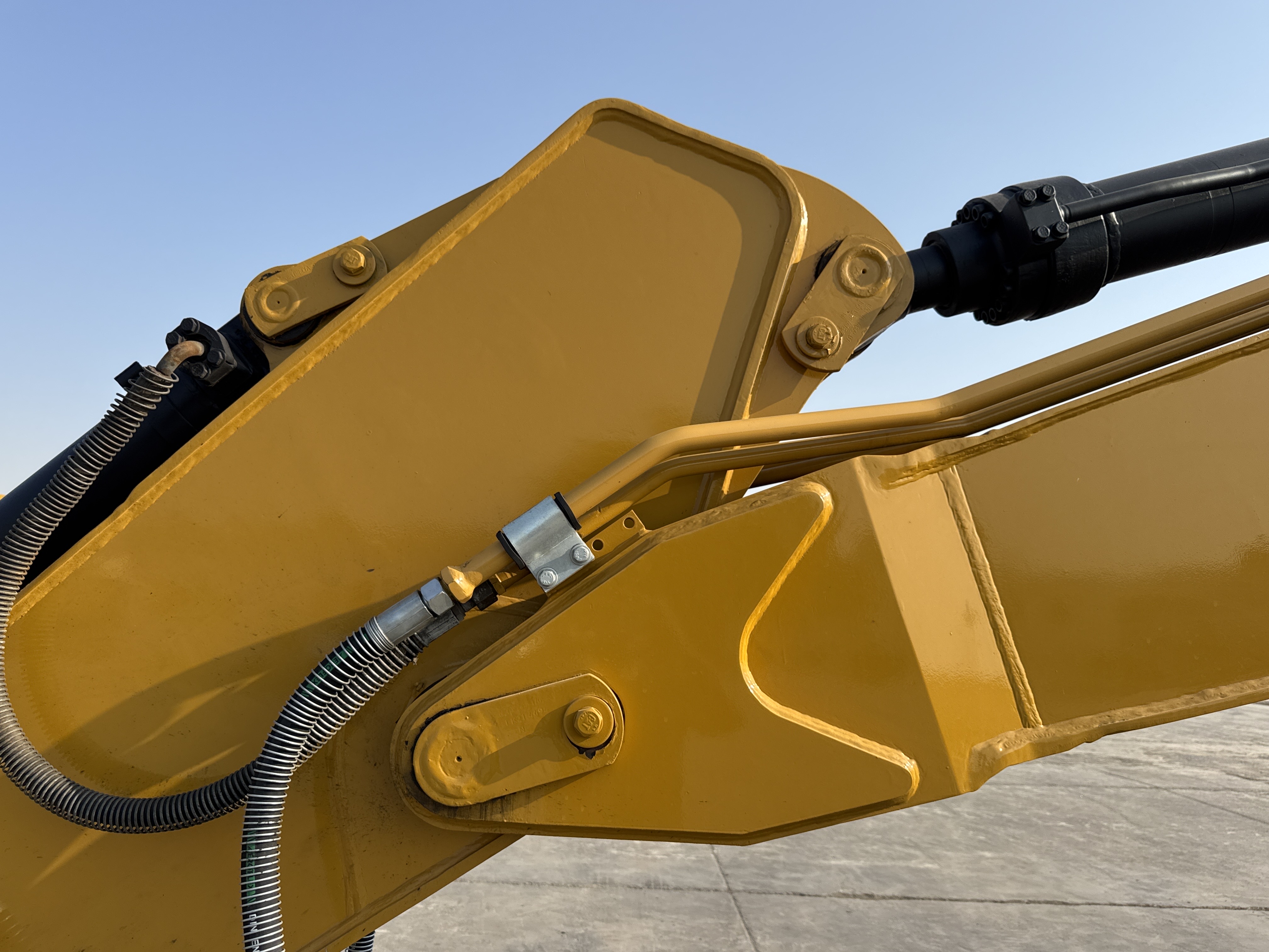 MDX-010-Cat-323D3-Medium-excavators-inspection-Chassis-Pin-and-bushings-boom-to-stick-2