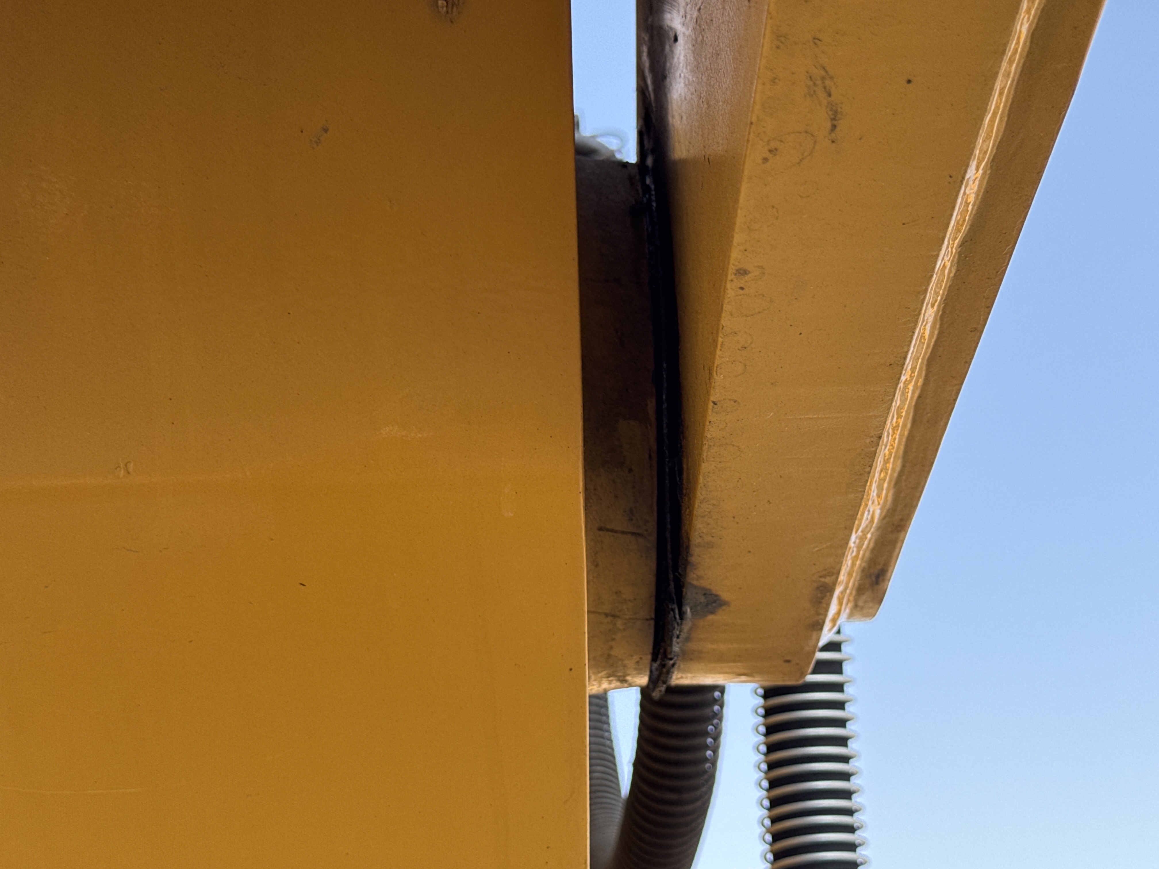 MDX-010-Cat-323D3-Medium-excavators-inspection-Chassis-Pin-and-bushings-boom-to-stick-2
