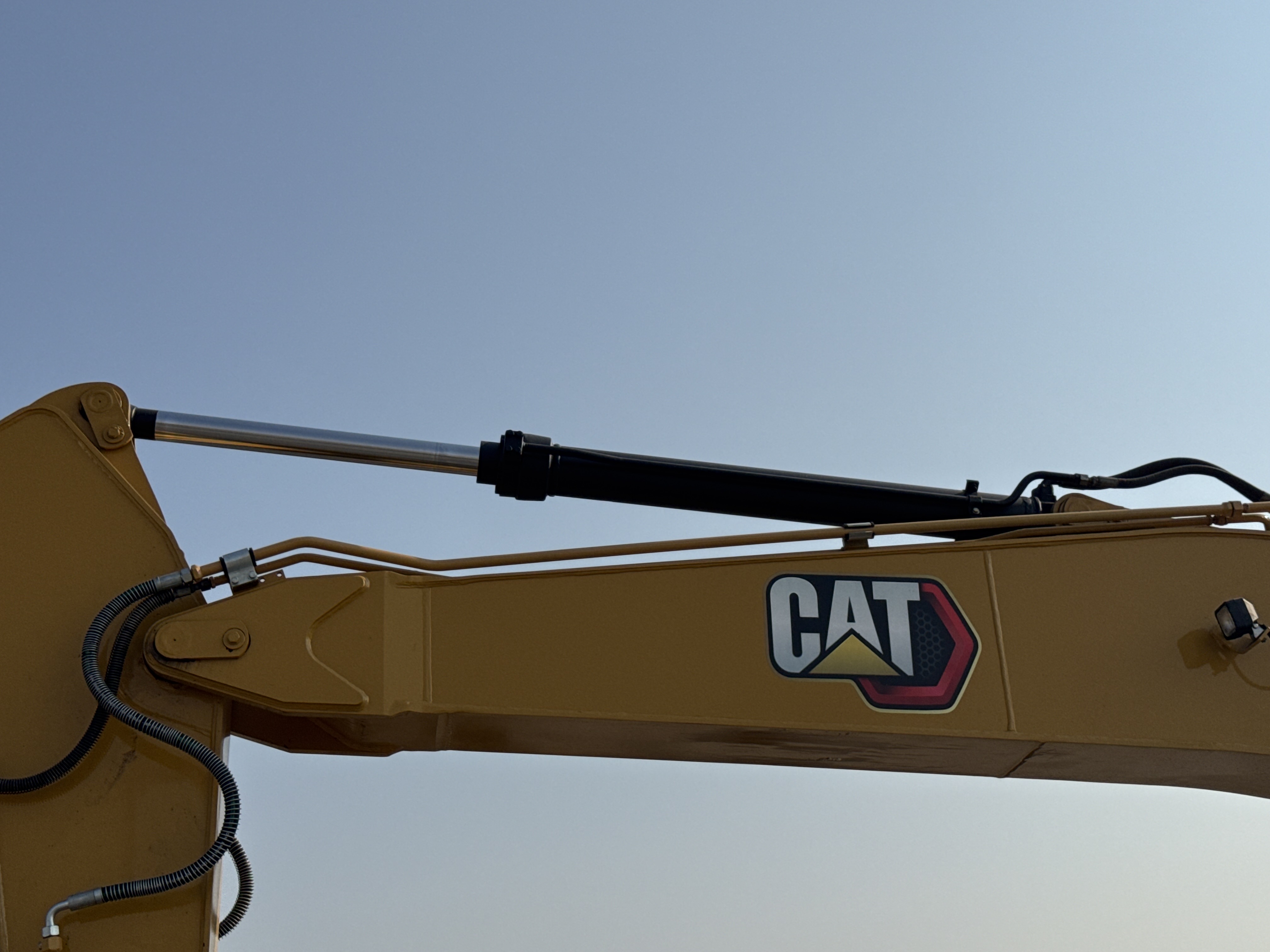 MDX-010-Cat-323D3-Medium-excavators-inspection-Hydraulics-Stick-cylinder-2