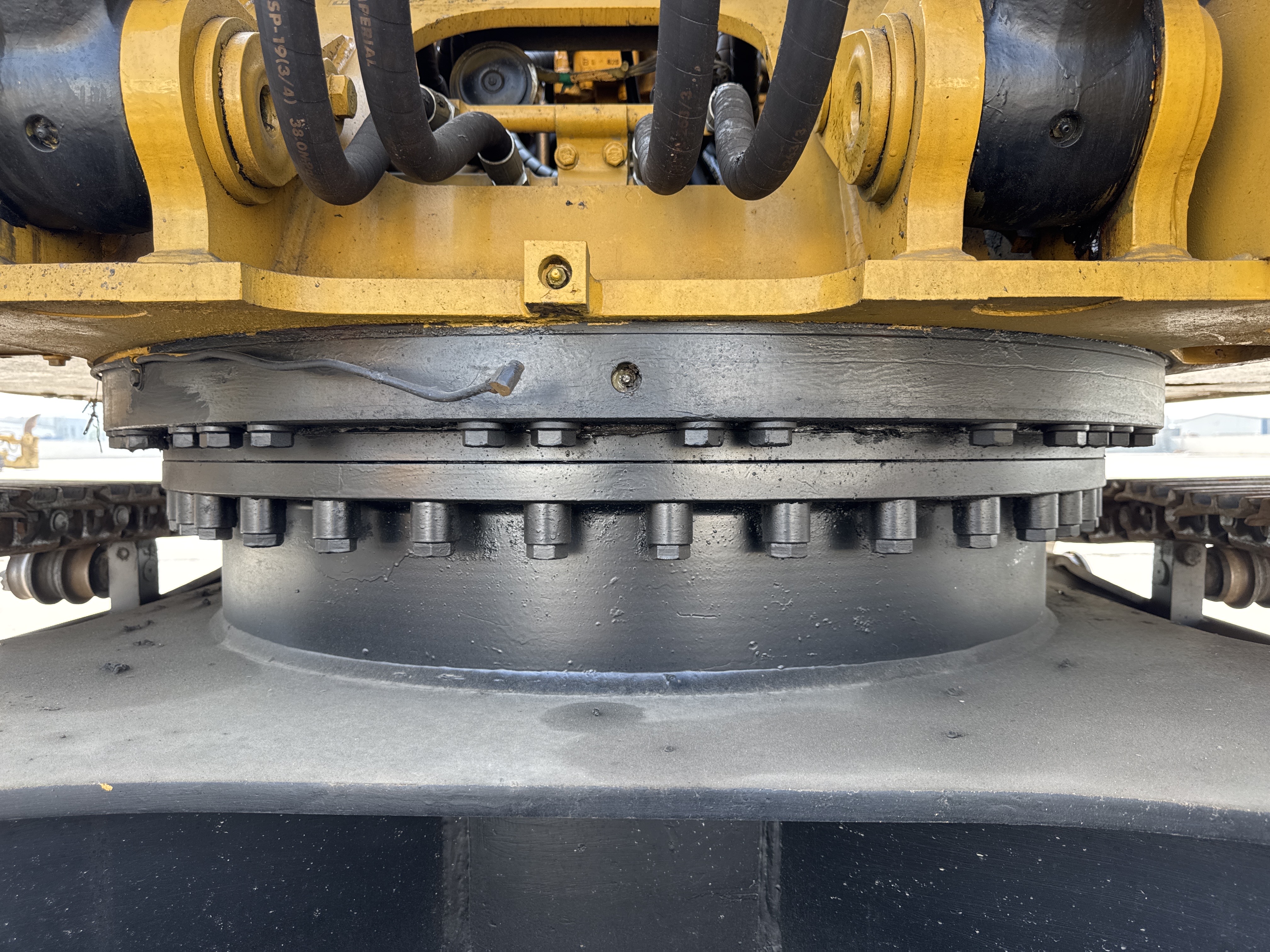 MDX-010-Cat-323D3-Medium-excavators-inspection-Hydraulics-Turntable/slewing-assembly-2
