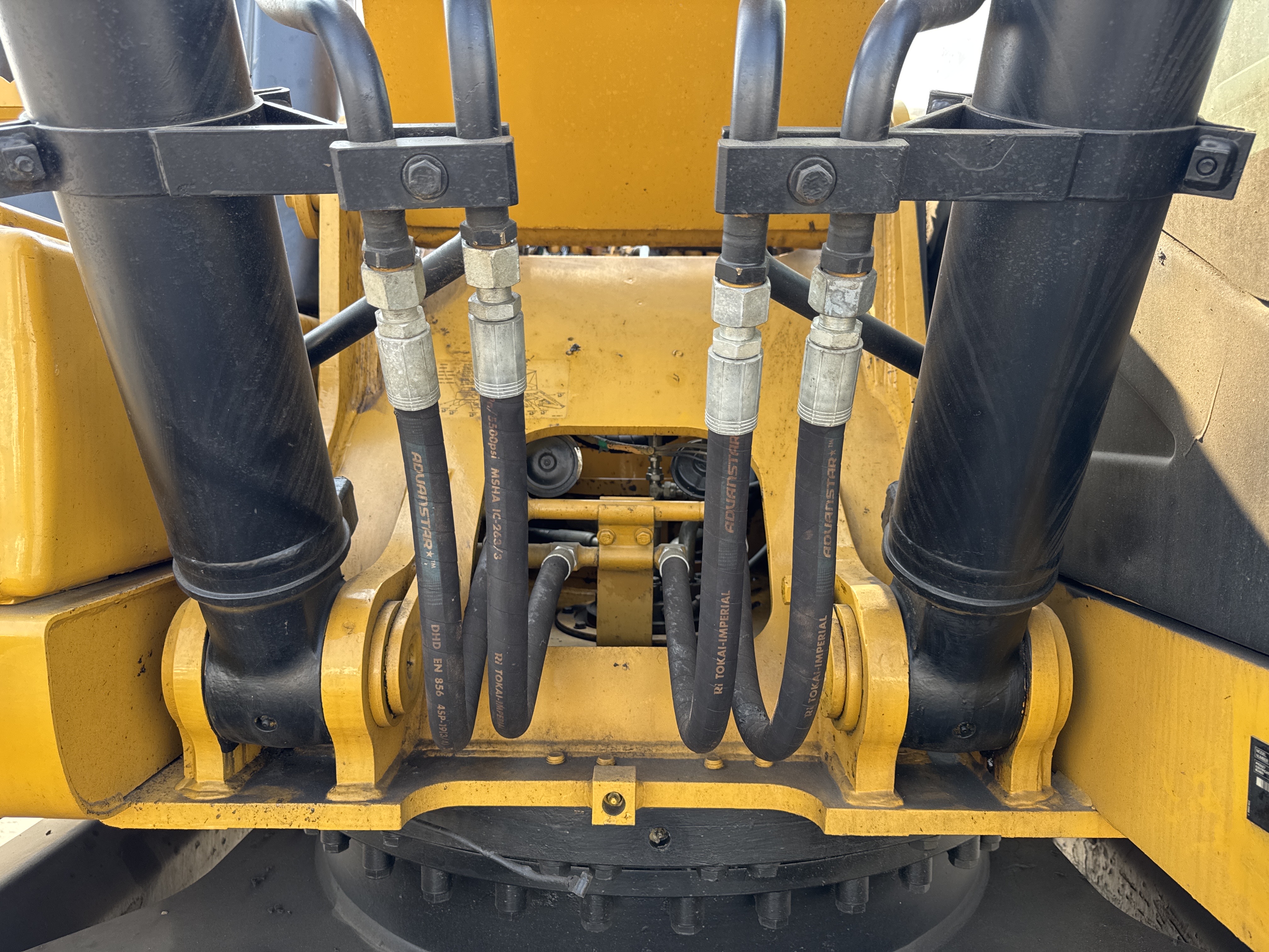 MDX-010-Cat-323D3-Medium-excavators-inspection-Hydraulics-Hydraulic-hoses-and-lines-2