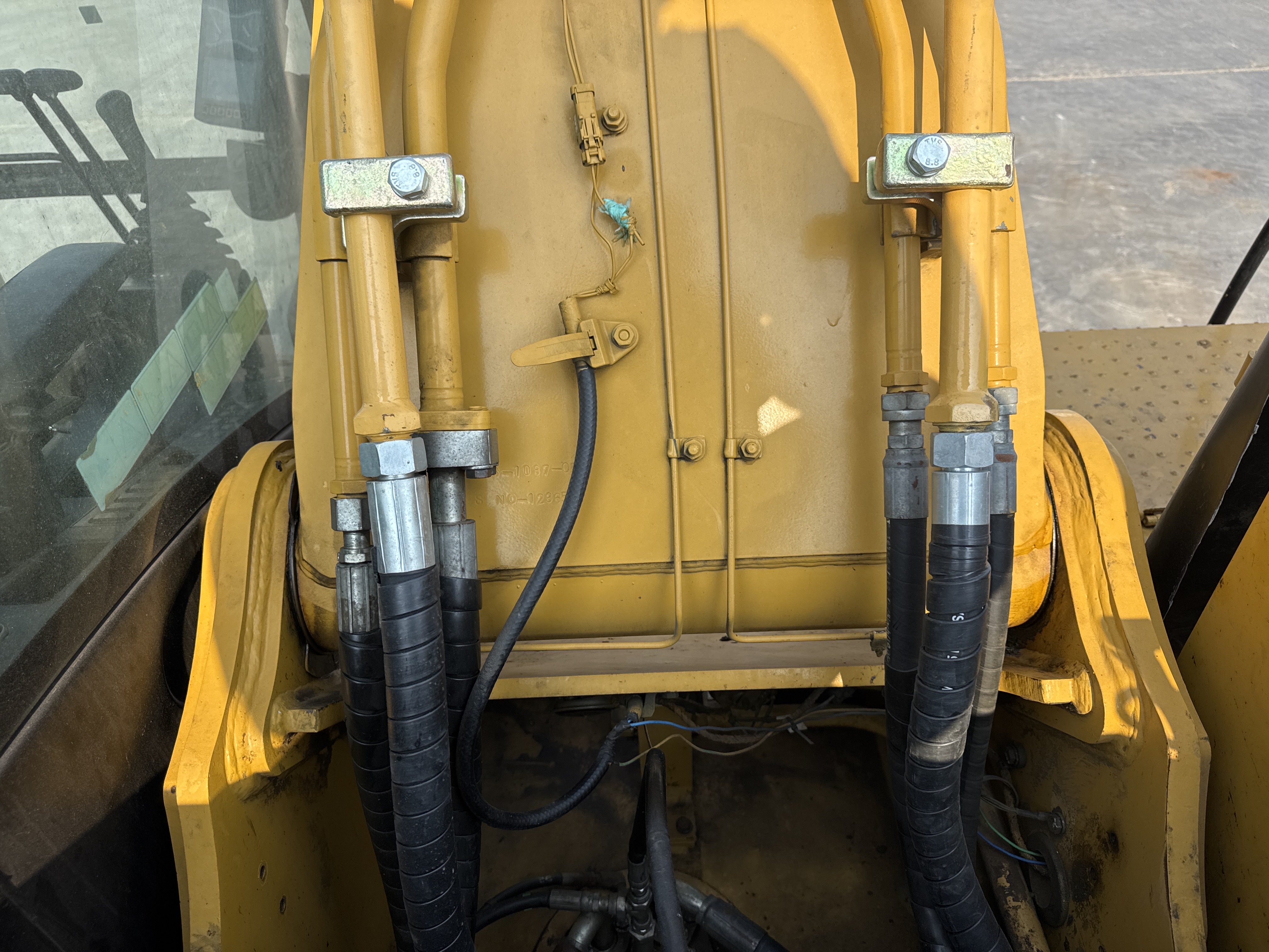 MDX-010-Cat-323D3-Medium-excavators-inspection-Hydraulics-Hydraulic-hoses-and-lines-2