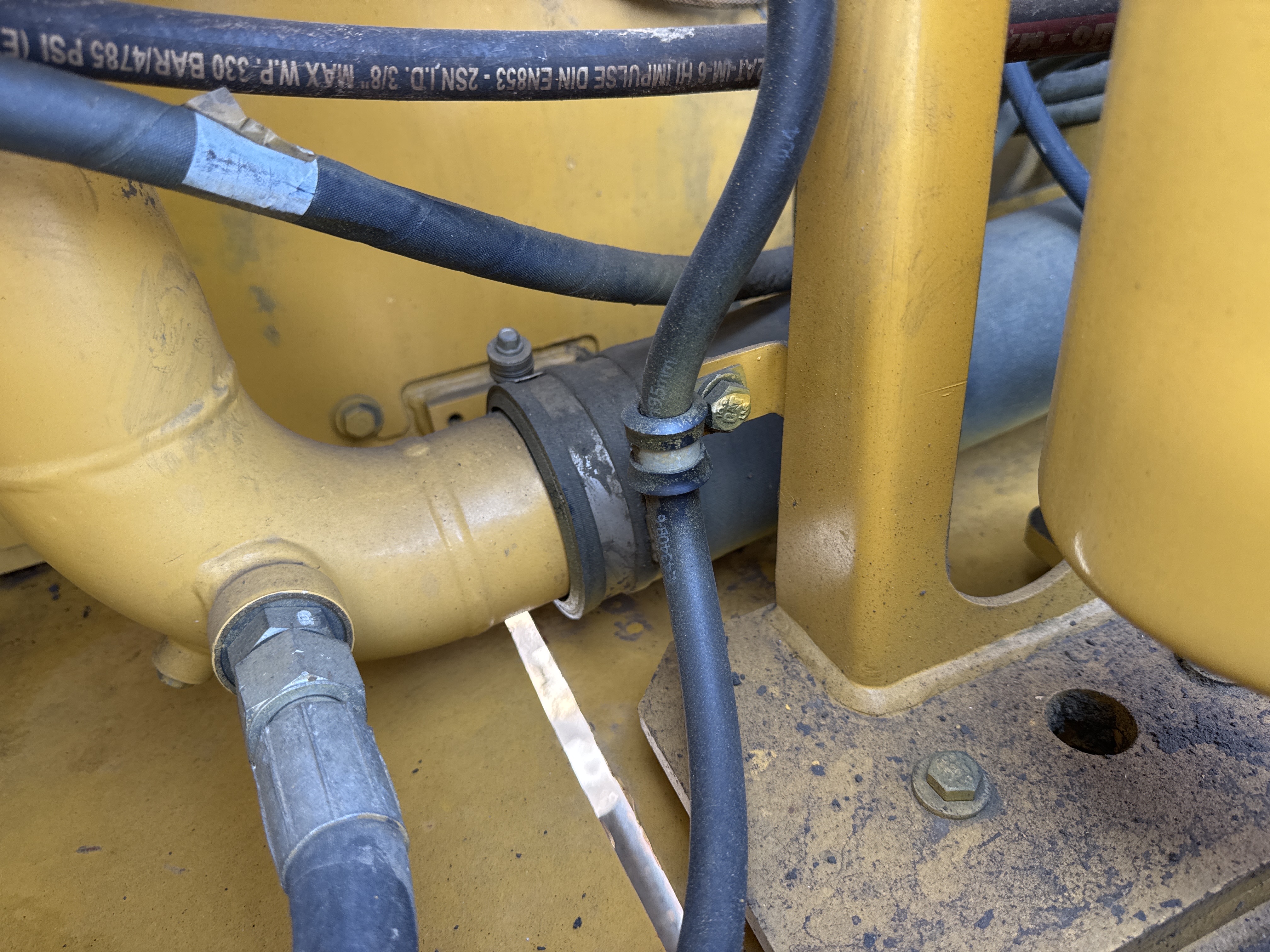 MDX-010-Cat-323D3-Medium-excavators-inspection-Hydraulics-Hydraulic-hoses-and-lines-2
