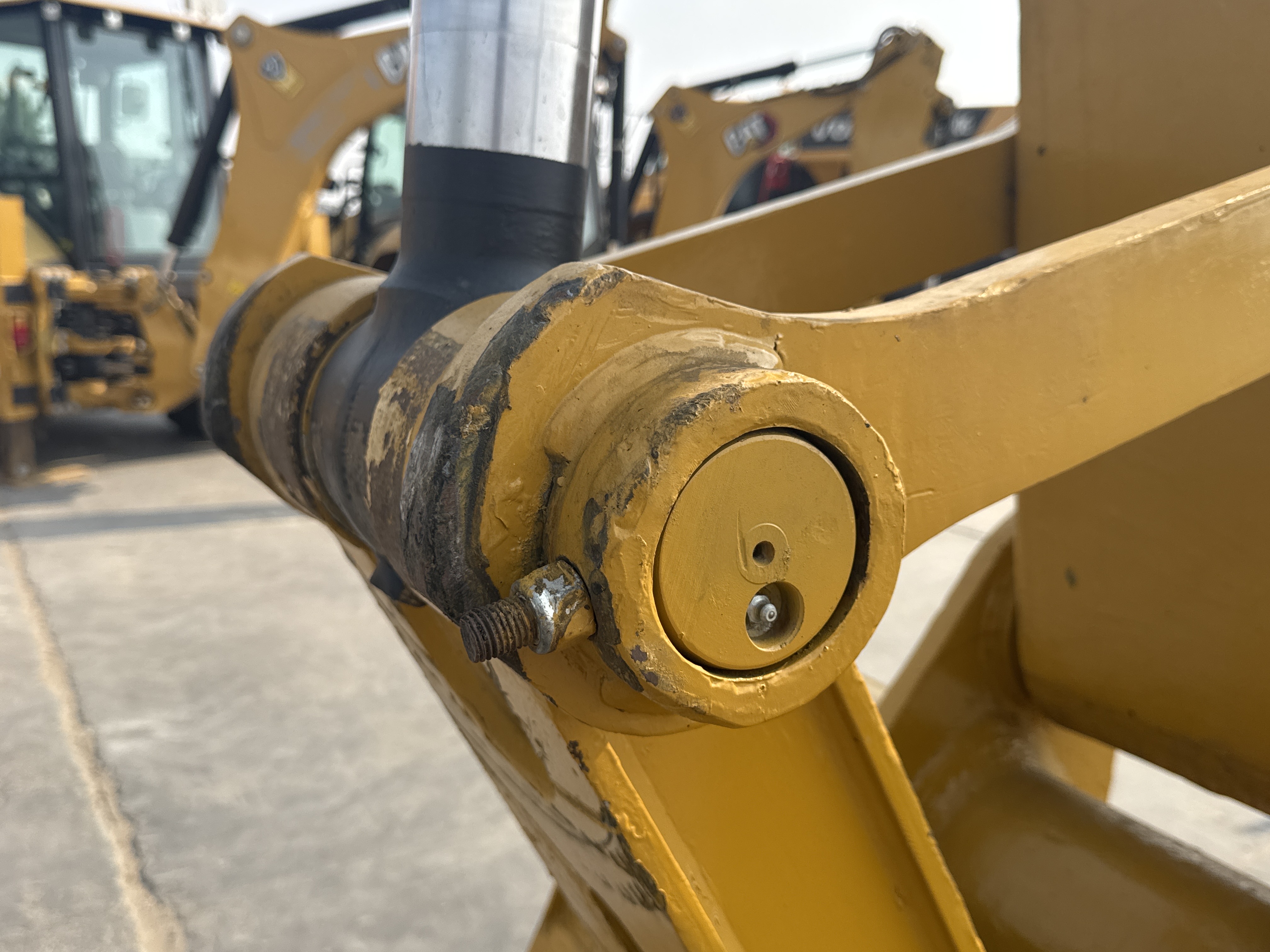 MDX-010-Cat-323D3-Medium-excavators-inspection-Hydraulics-Hydraulic-pins-/-locks-2