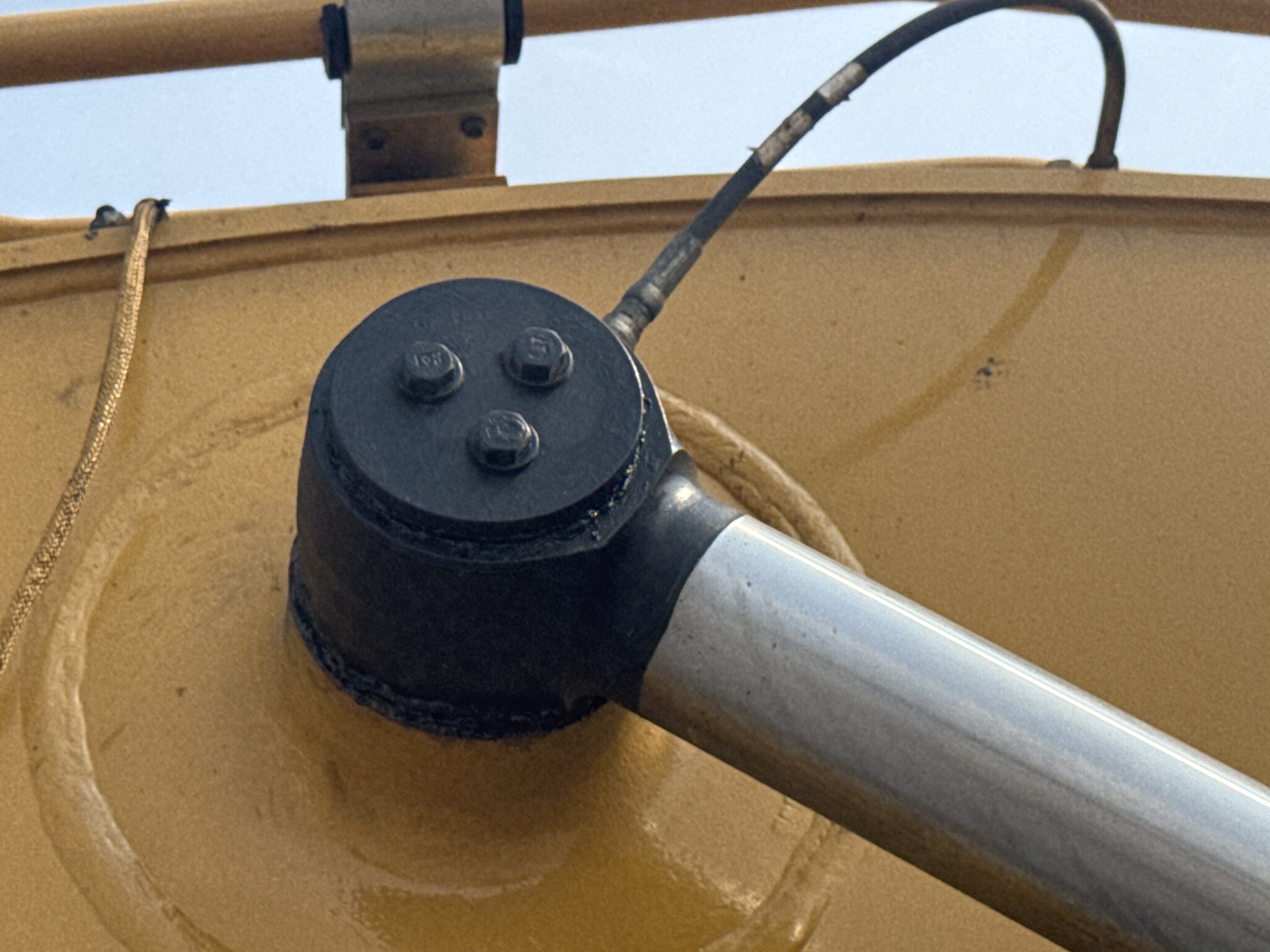 MDX-010-Cat-323D3-Medium-excavators-inspection-Hydraulics-Hydraulic-pins-/-locks-2
