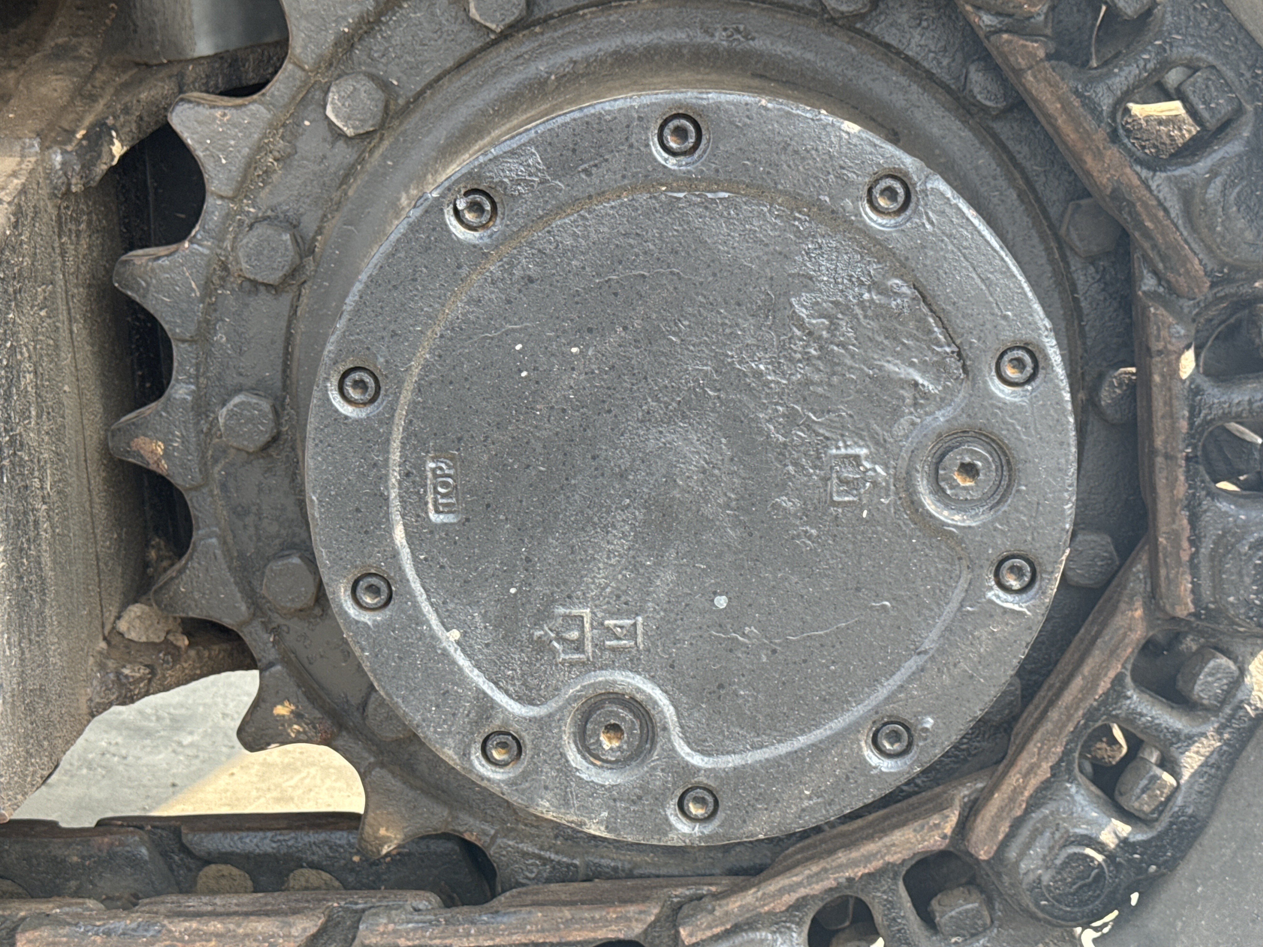 MDX-010-Cat-323D3-Medium-excavators-inspection-Undercarriage-Final-drive-2