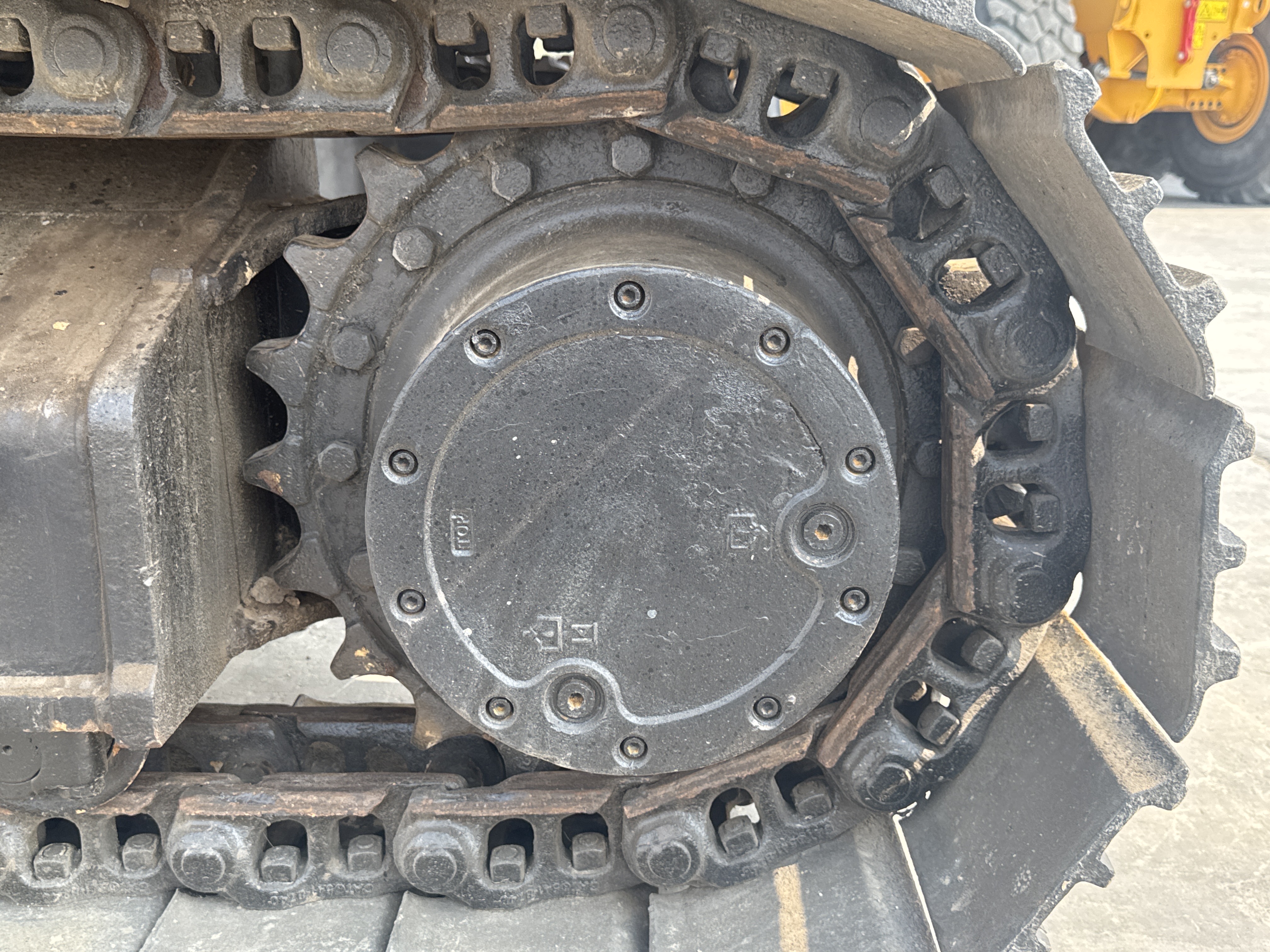 MDX-010-Cat-323D3-Medium-excavators-inspection-Undercarriage-Left-sprocket-2