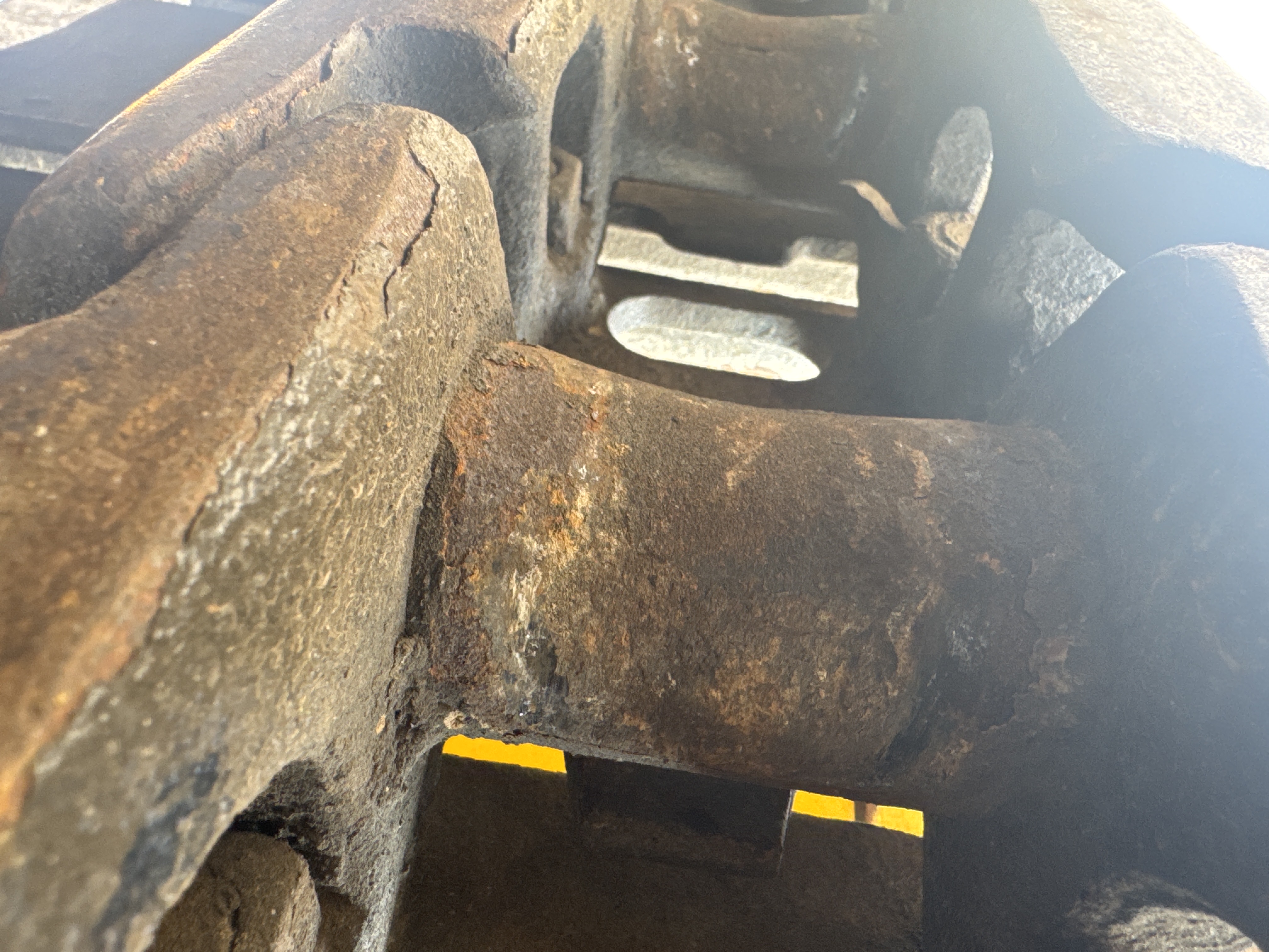 MDX-010-Cat-323D3-Medium-excavators-inspection-Undercarriage-Left-track-chain-2